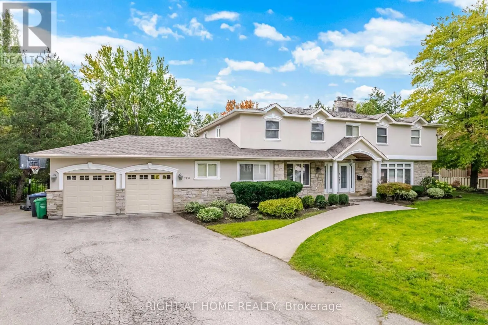 2154 ONEIDA CRESCENT
