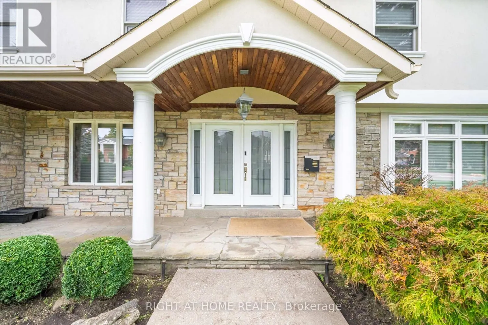 2154 ONEIDA CRESCENT