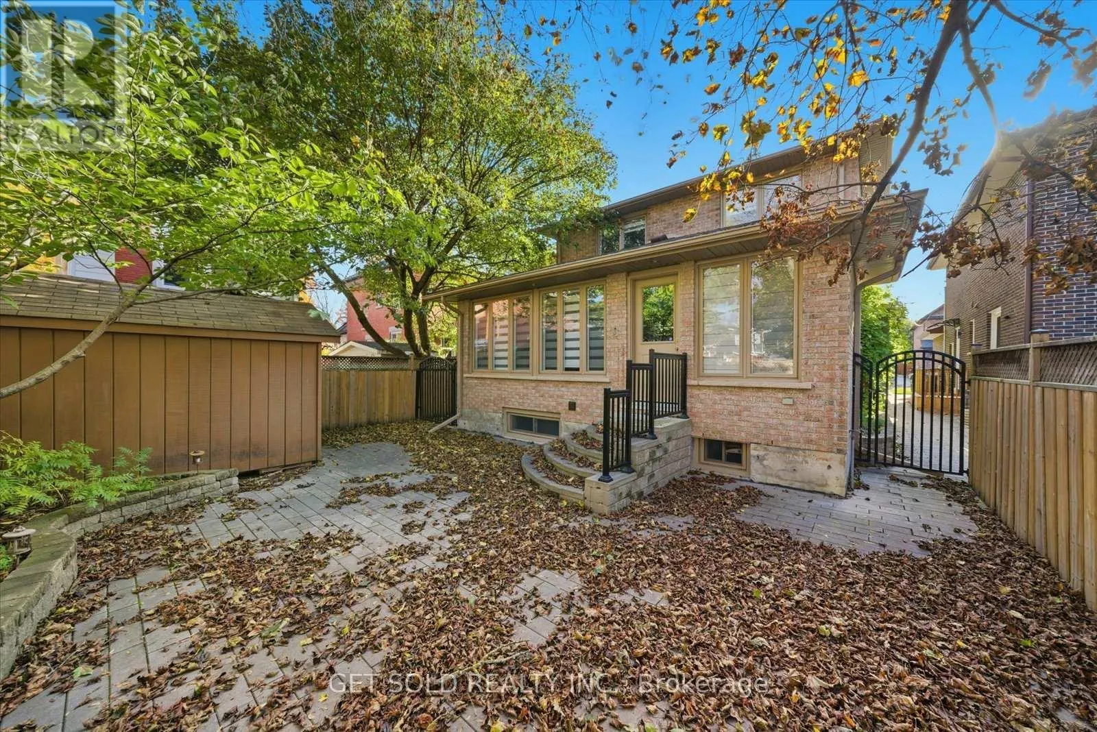 18 MILL STREET S