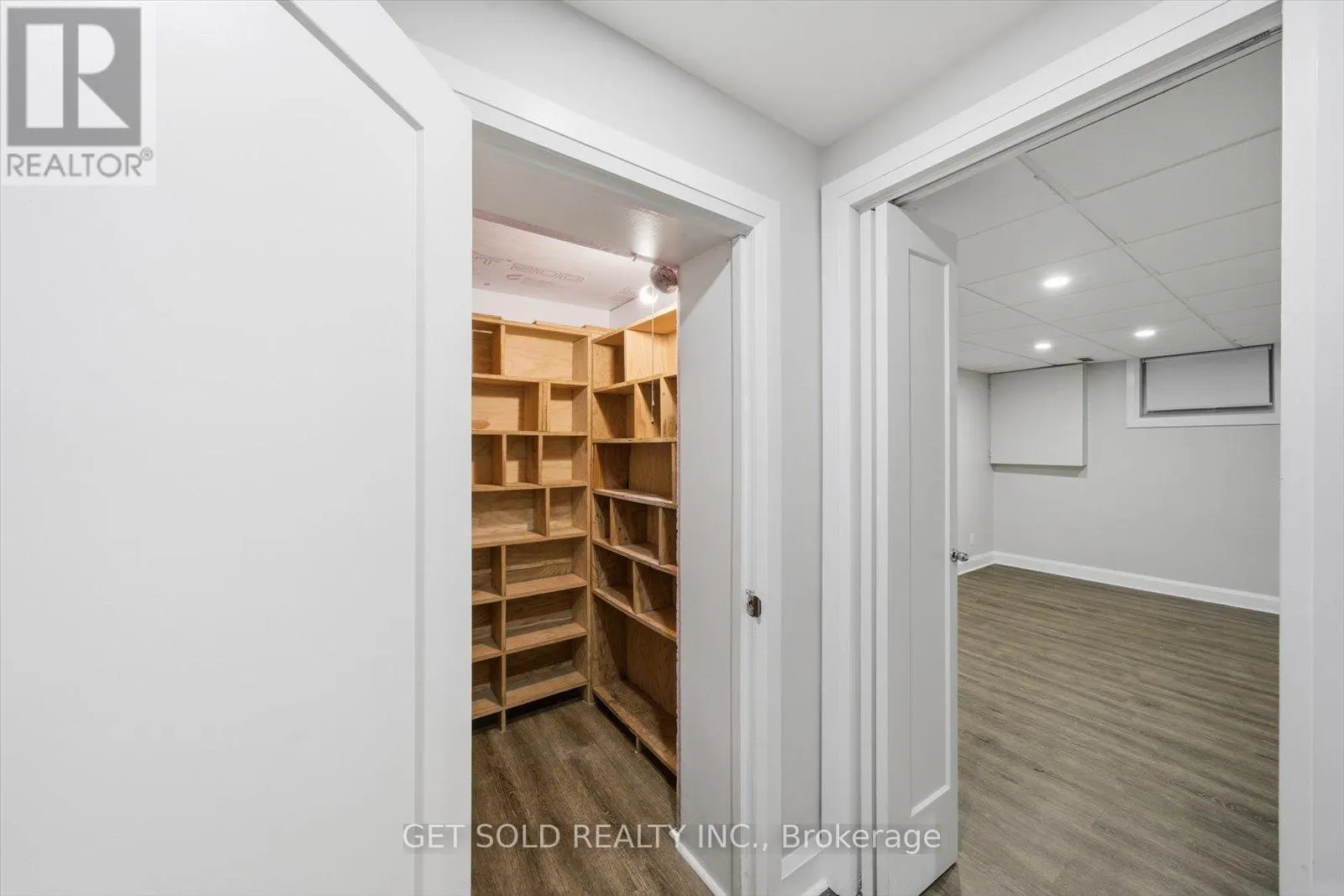 18 MILL STREET S