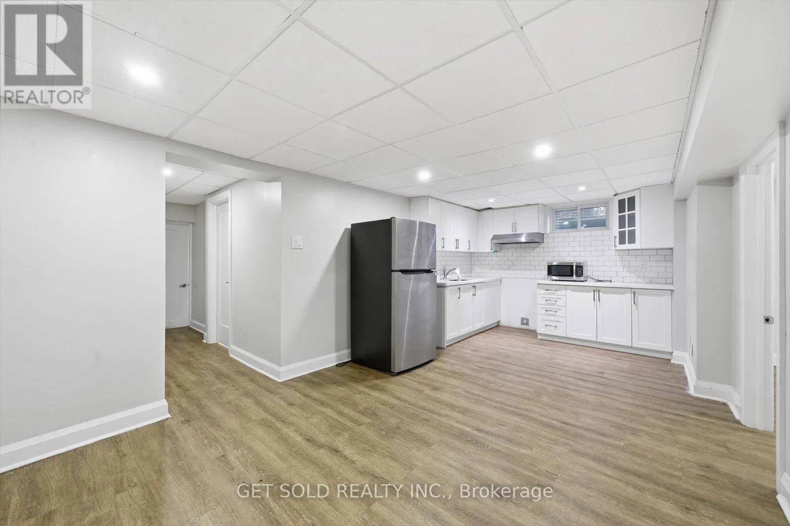 18 MILL STREET S