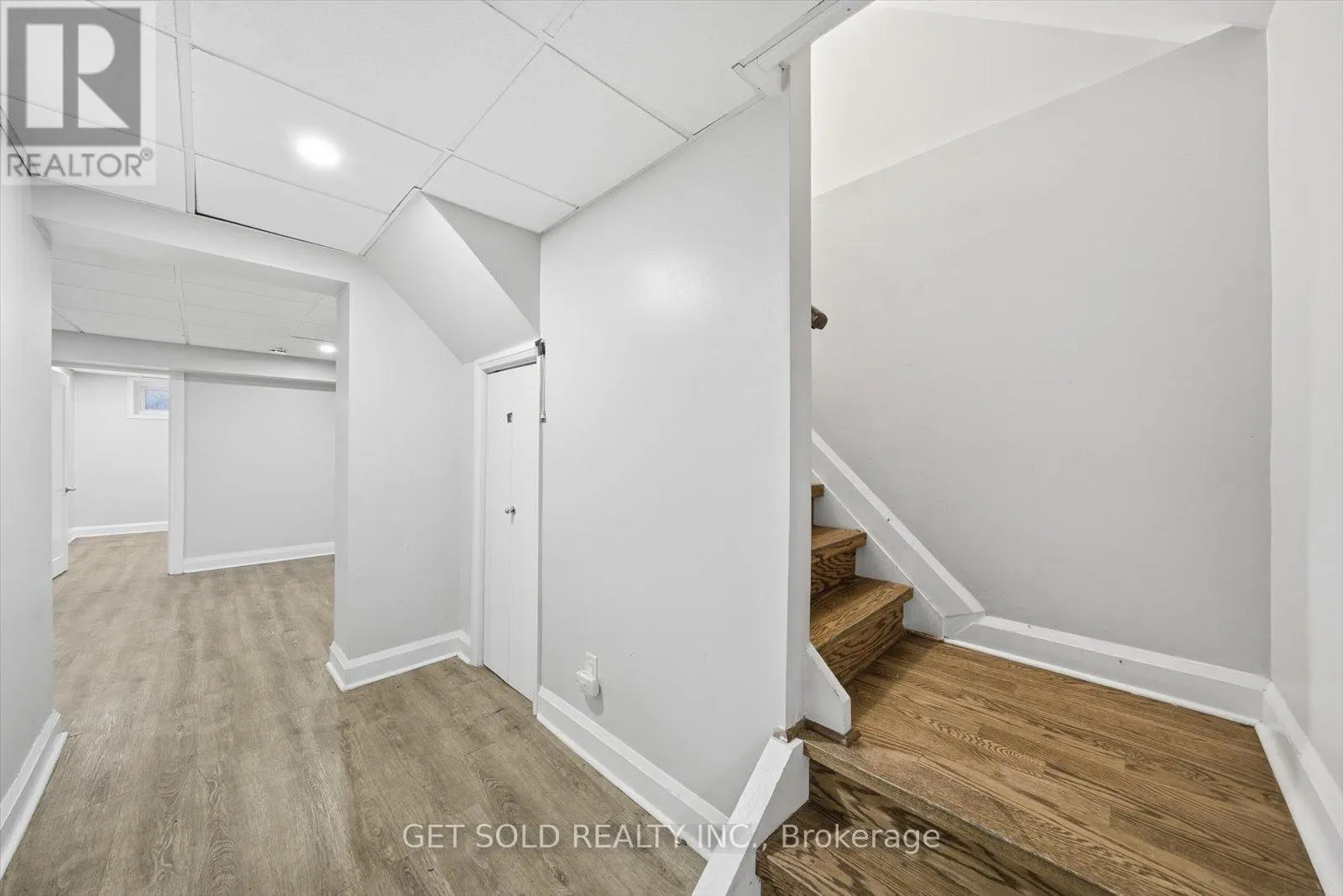 18 MILL STREET S