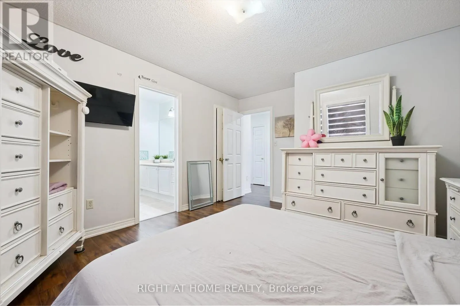 38 CAPE DORSET CRESCENT