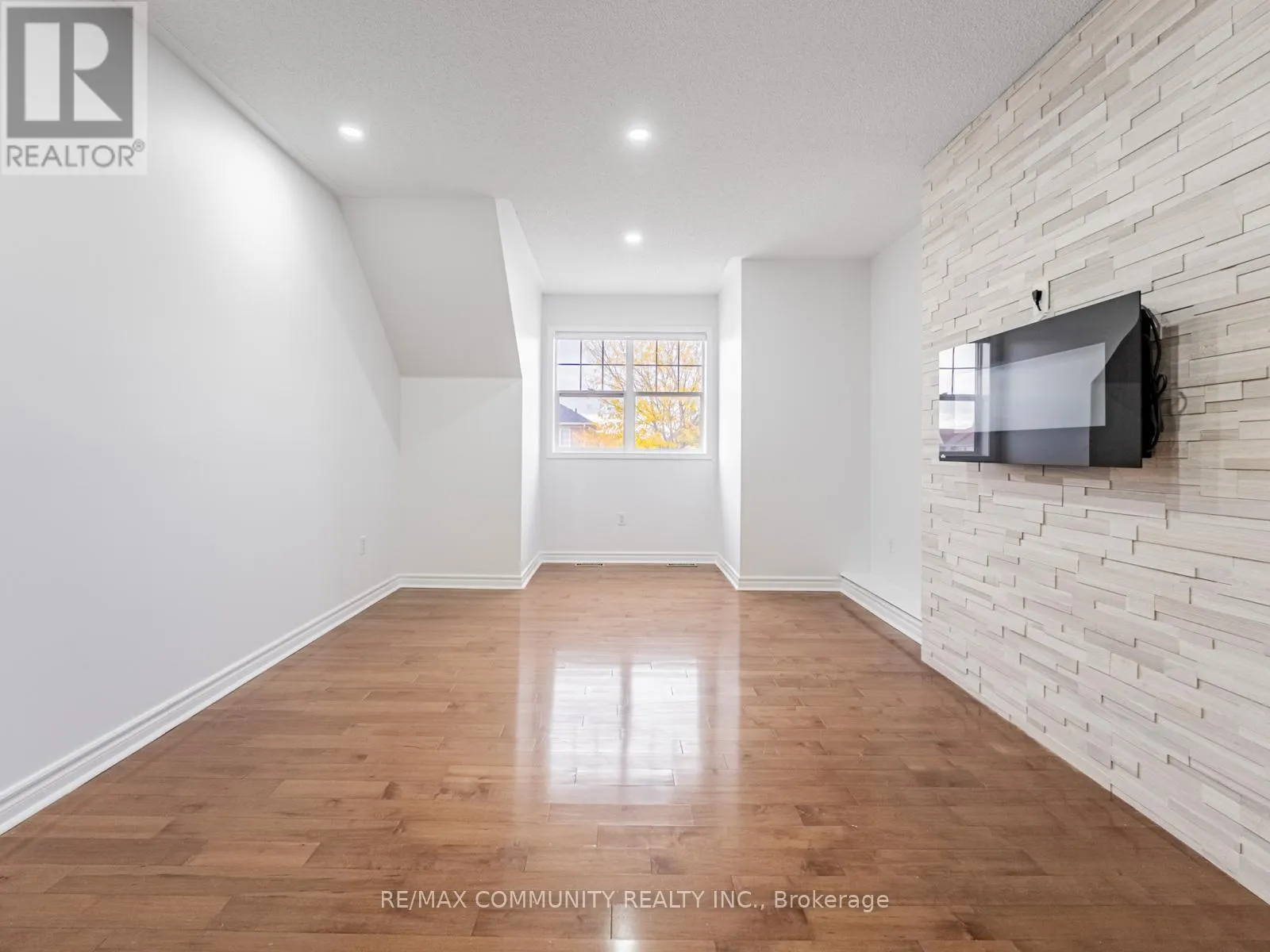 18 OLLIE AVENUE