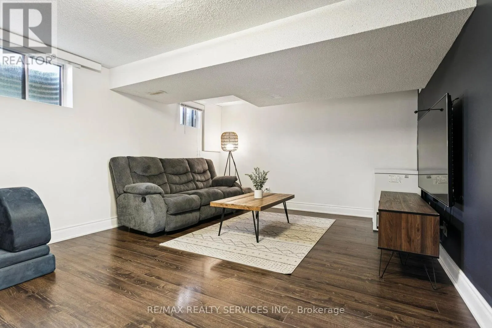 27 - 3395 CLIFF ROAD N
