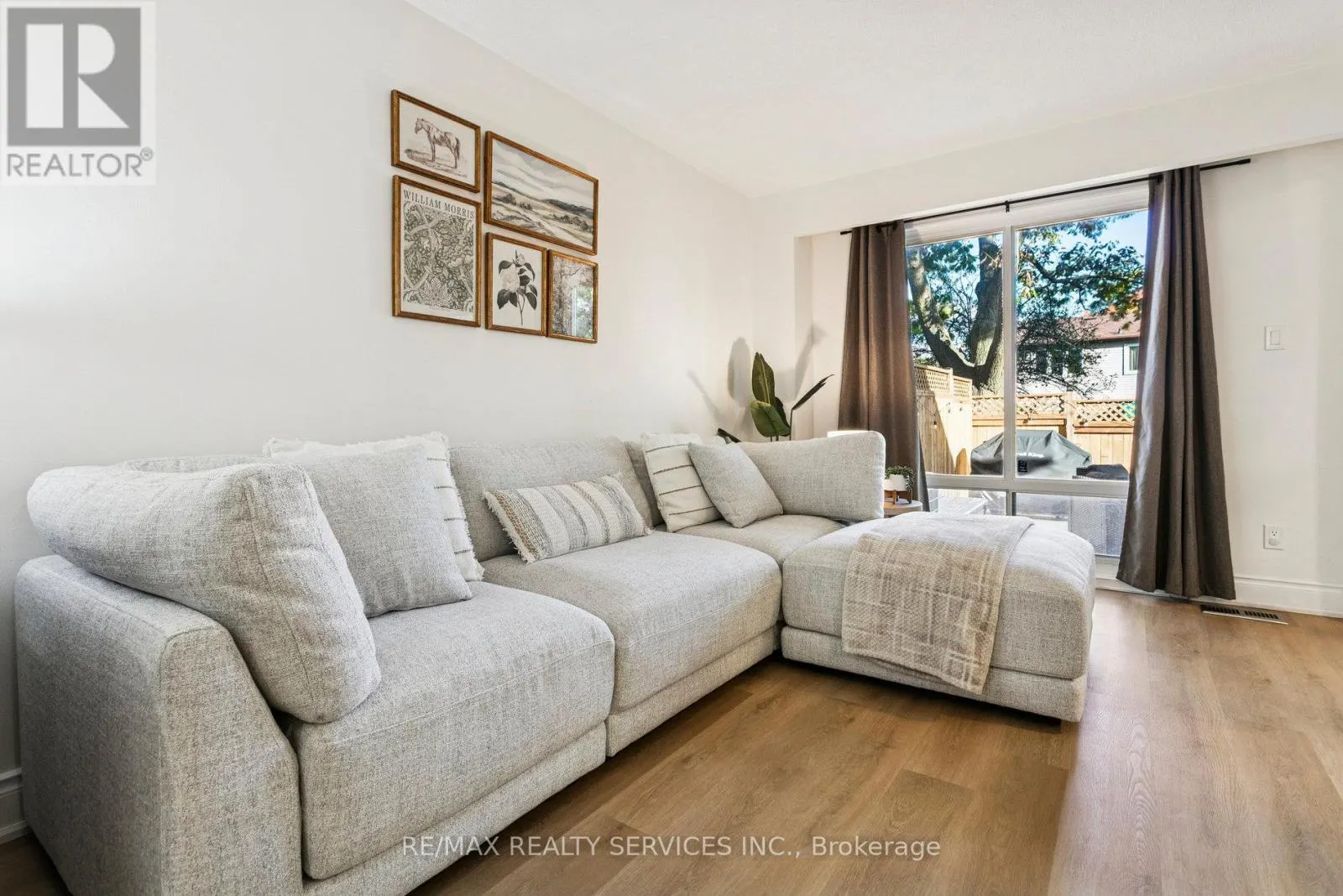27 - 3395 CLIFF ROAD N