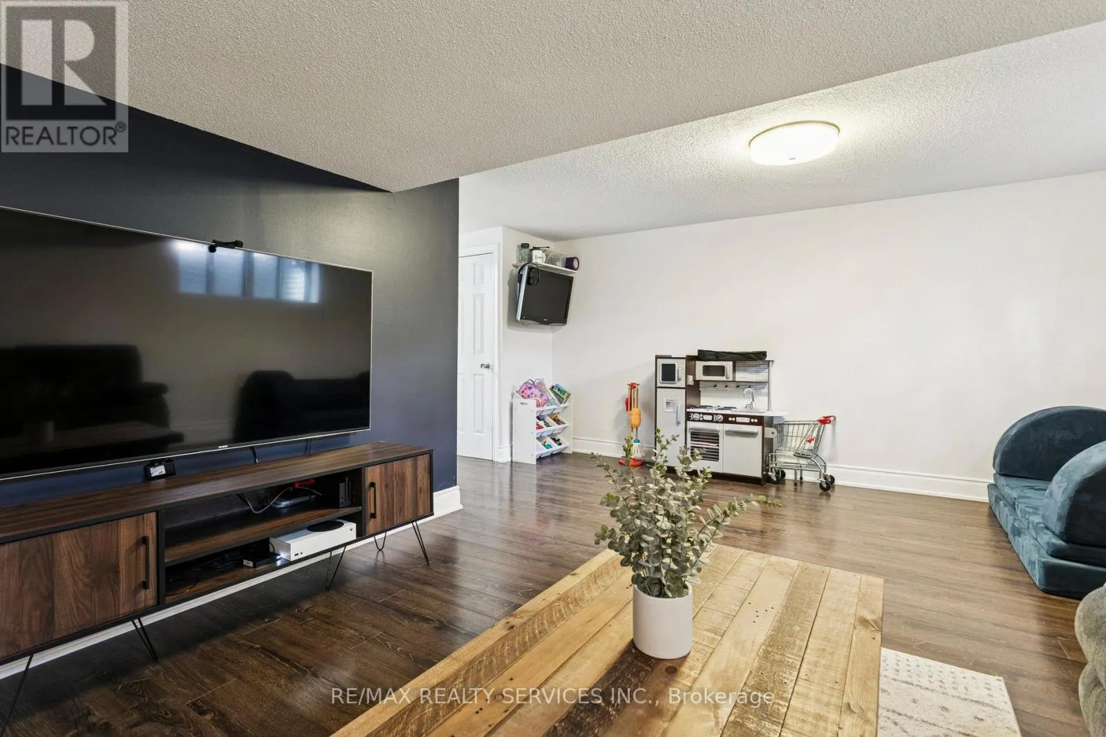 27 - 3395 CLIFF ROAD N
