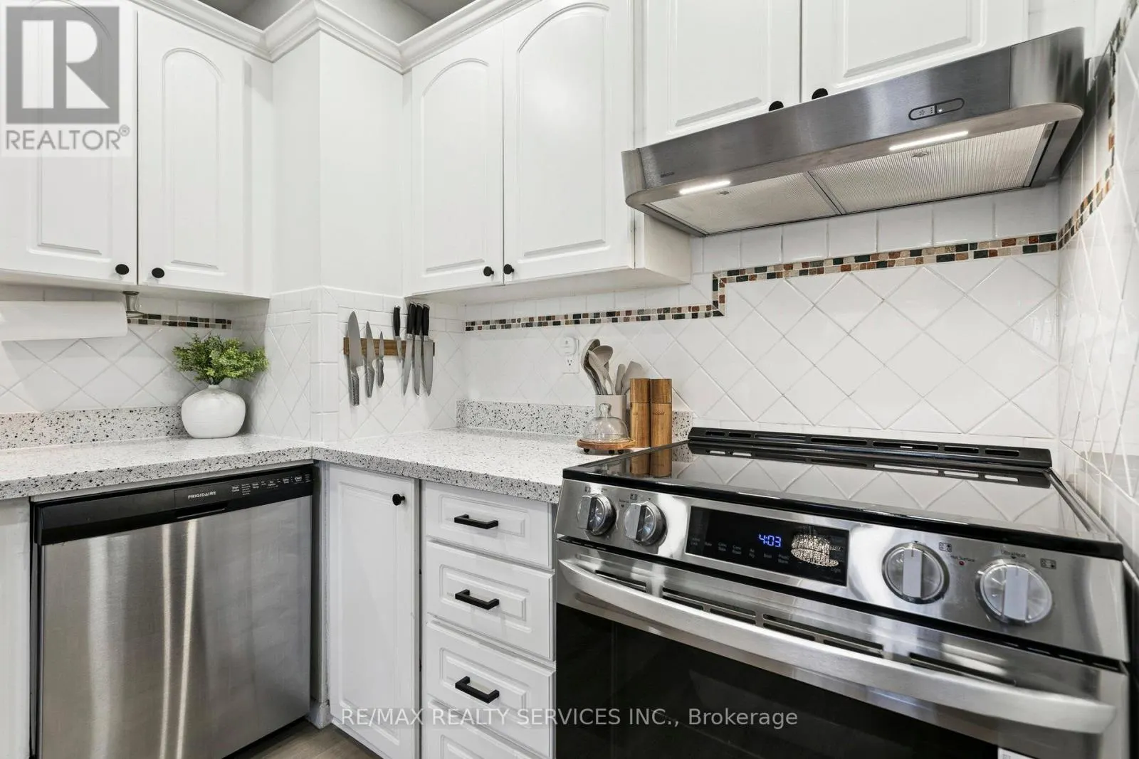 27 - 3395 CLIFF ROAD N