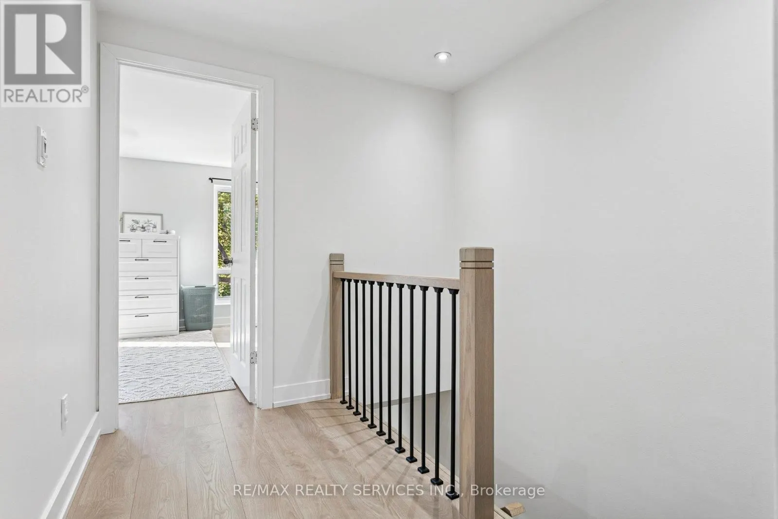 27 - 3395 CLIFF ROAD N