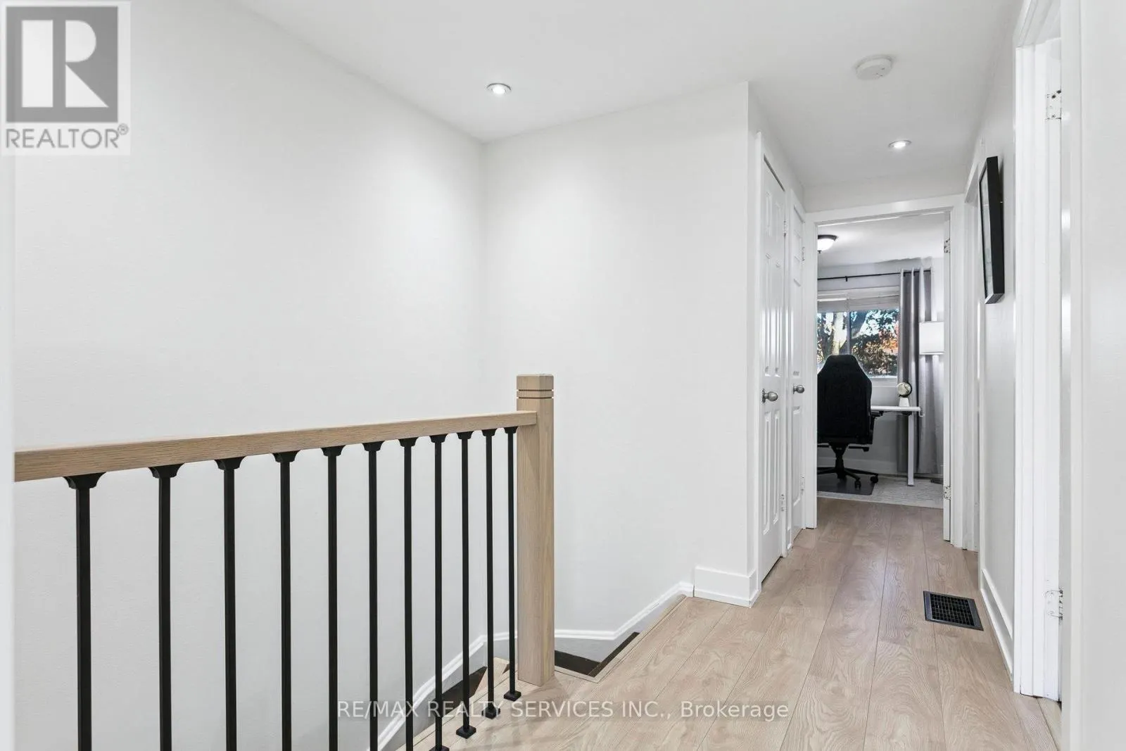 27 - 3395 CLIFF ROAD N
