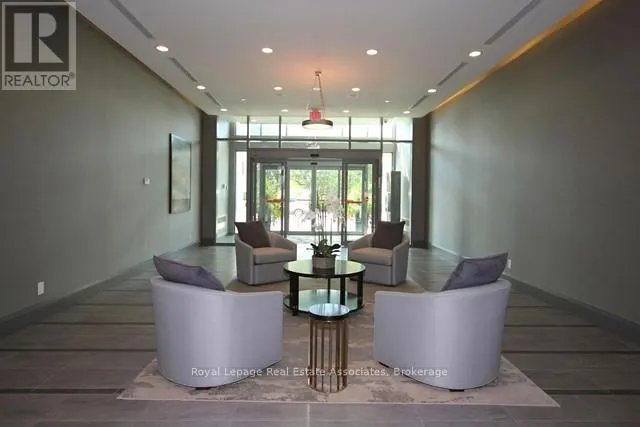 426 - 11 BRONTE ROAD