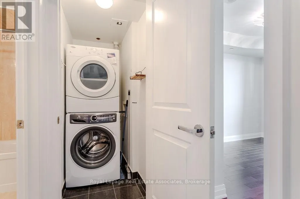 426 - 11 BRONTE ROAD