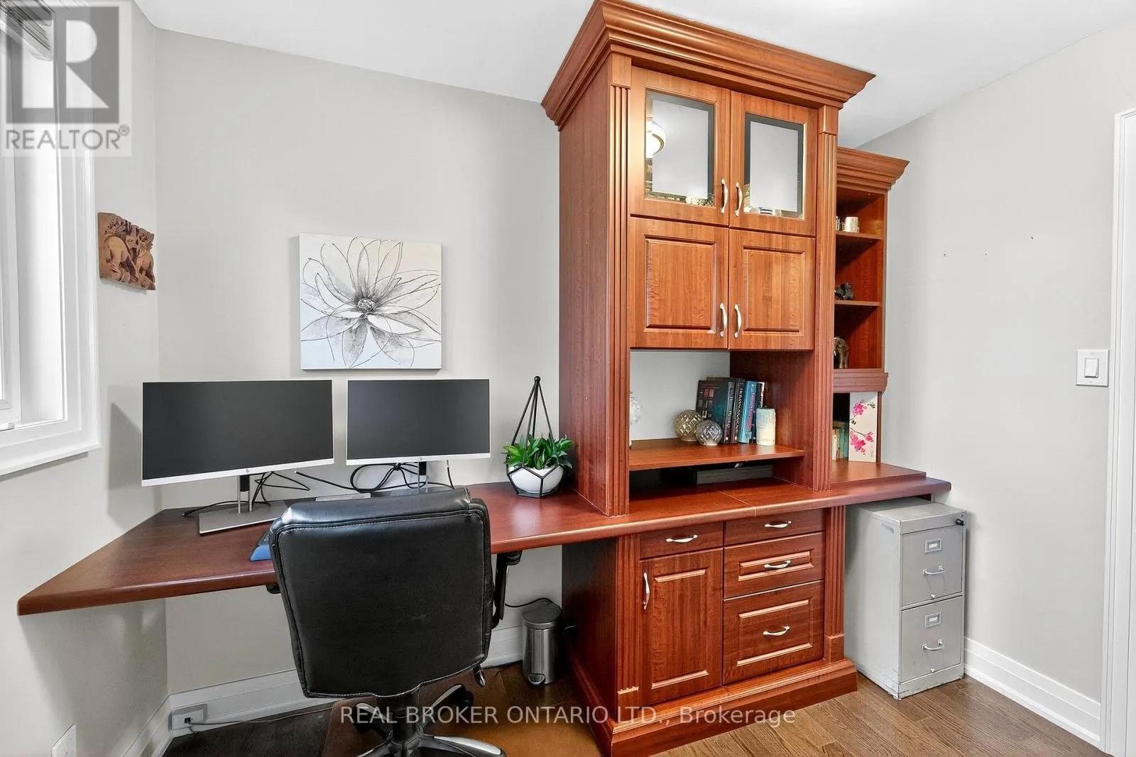 10 ESSEX PLACE