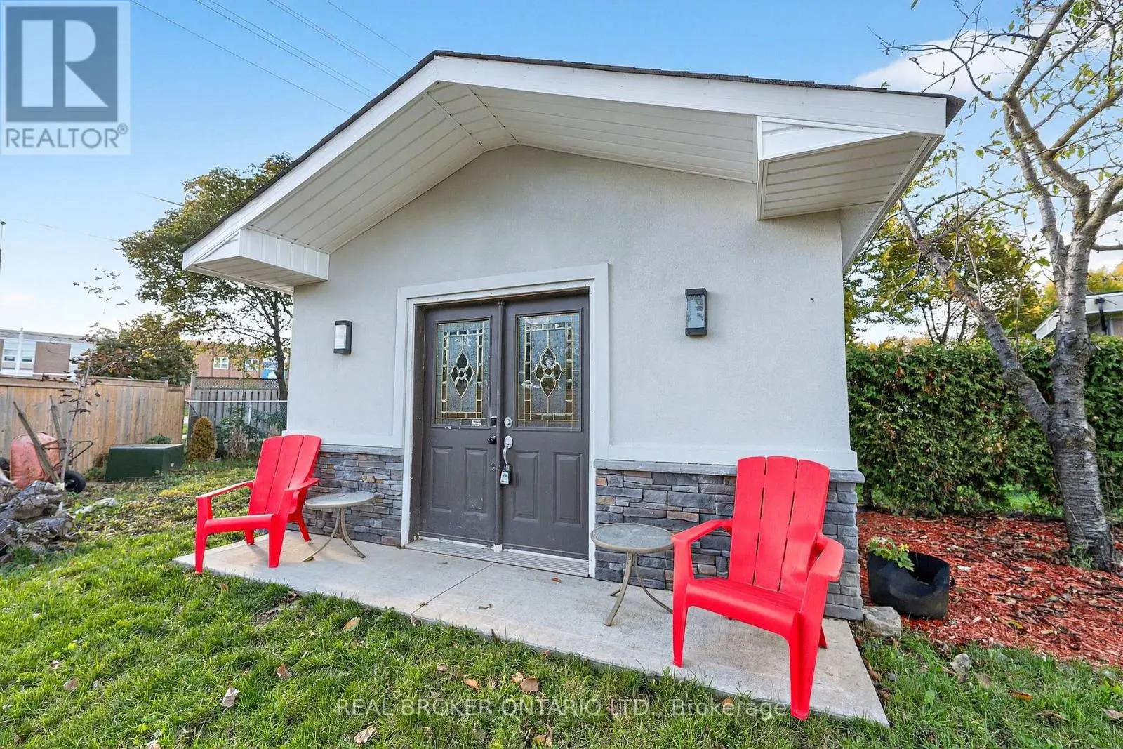 10 ESSEX PLACE