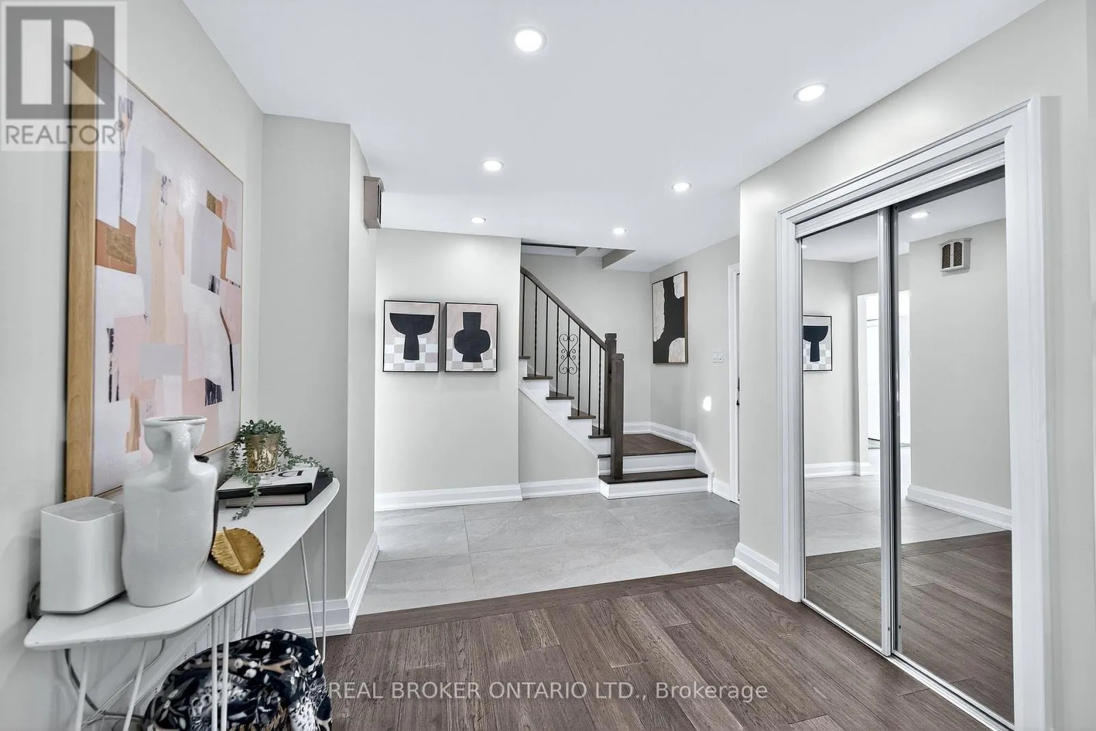 10 ESSEX PLACE