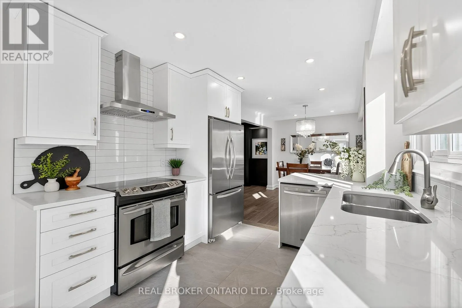 10 ESSEX PLACE