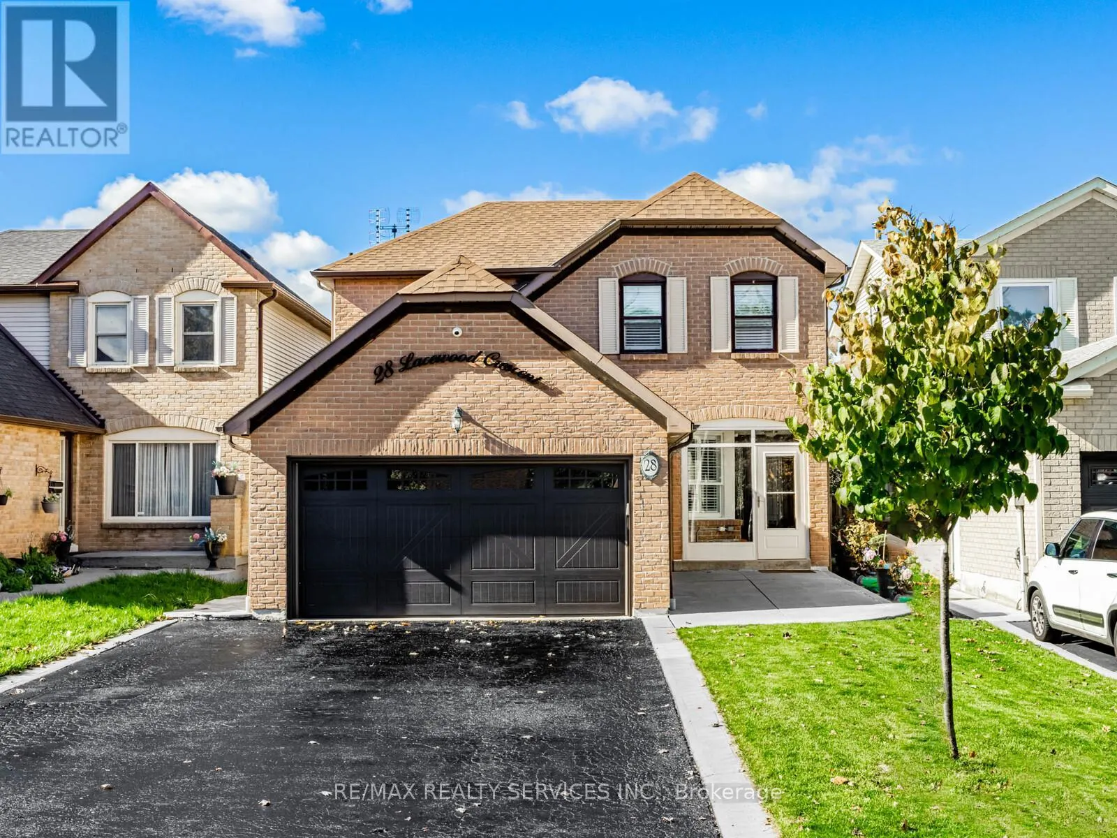 28 LACEWOOD CRESCENT
