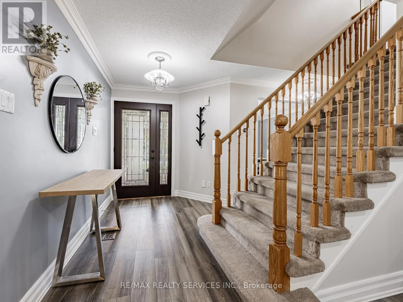 28 LACEWOOD CRESCENT