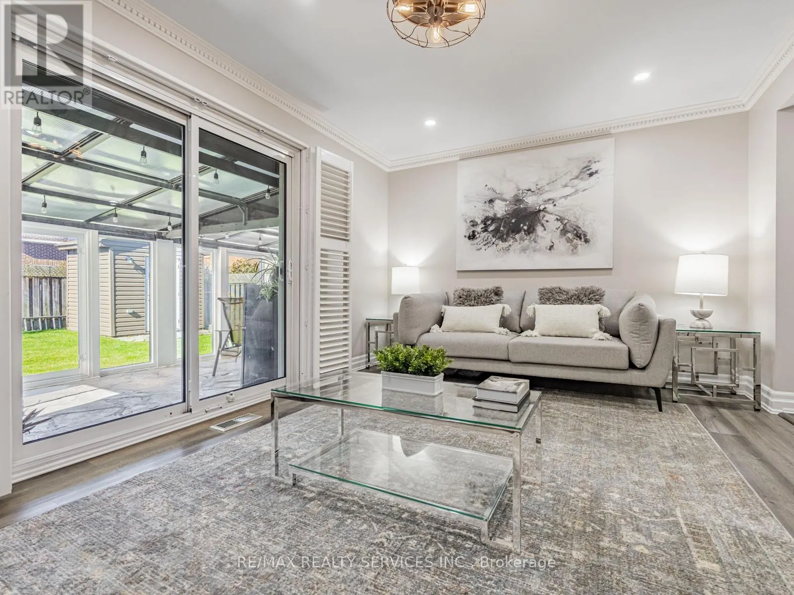 28 LACEWOOD CRESCENT