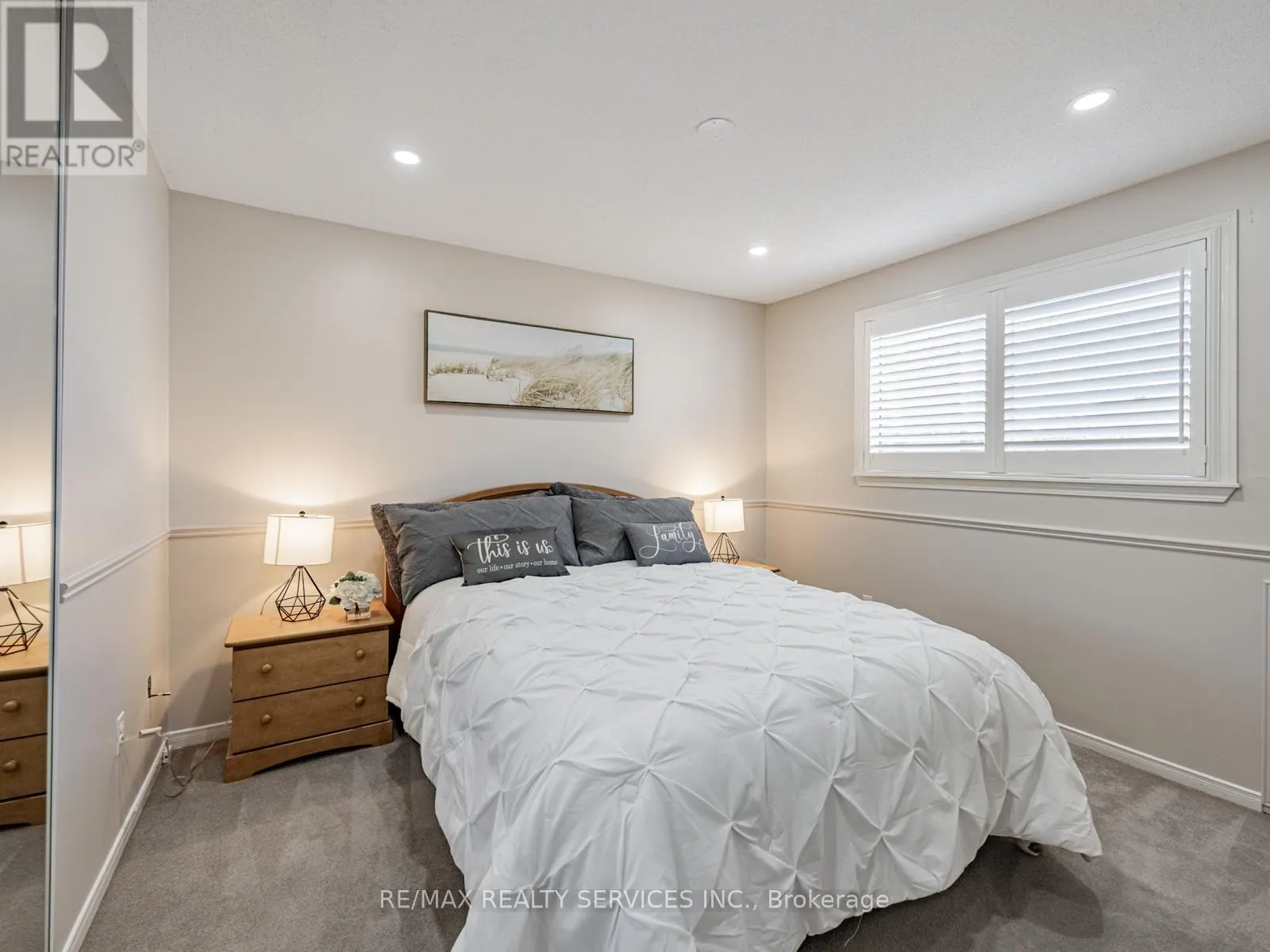 28 LACEWOOD CRESCENT