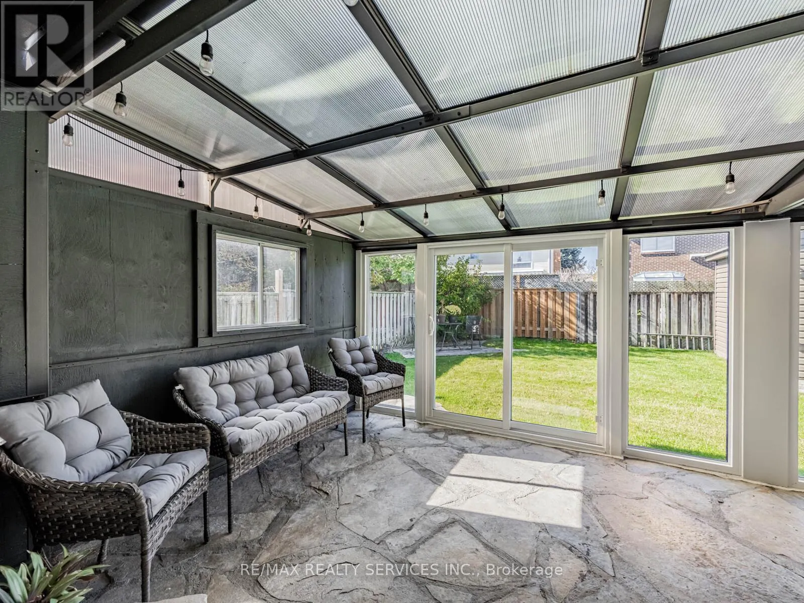 28 LACEWOOD CRESCENT