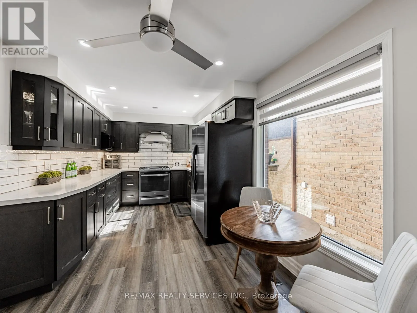 28 LACEWOOD CRESCENT