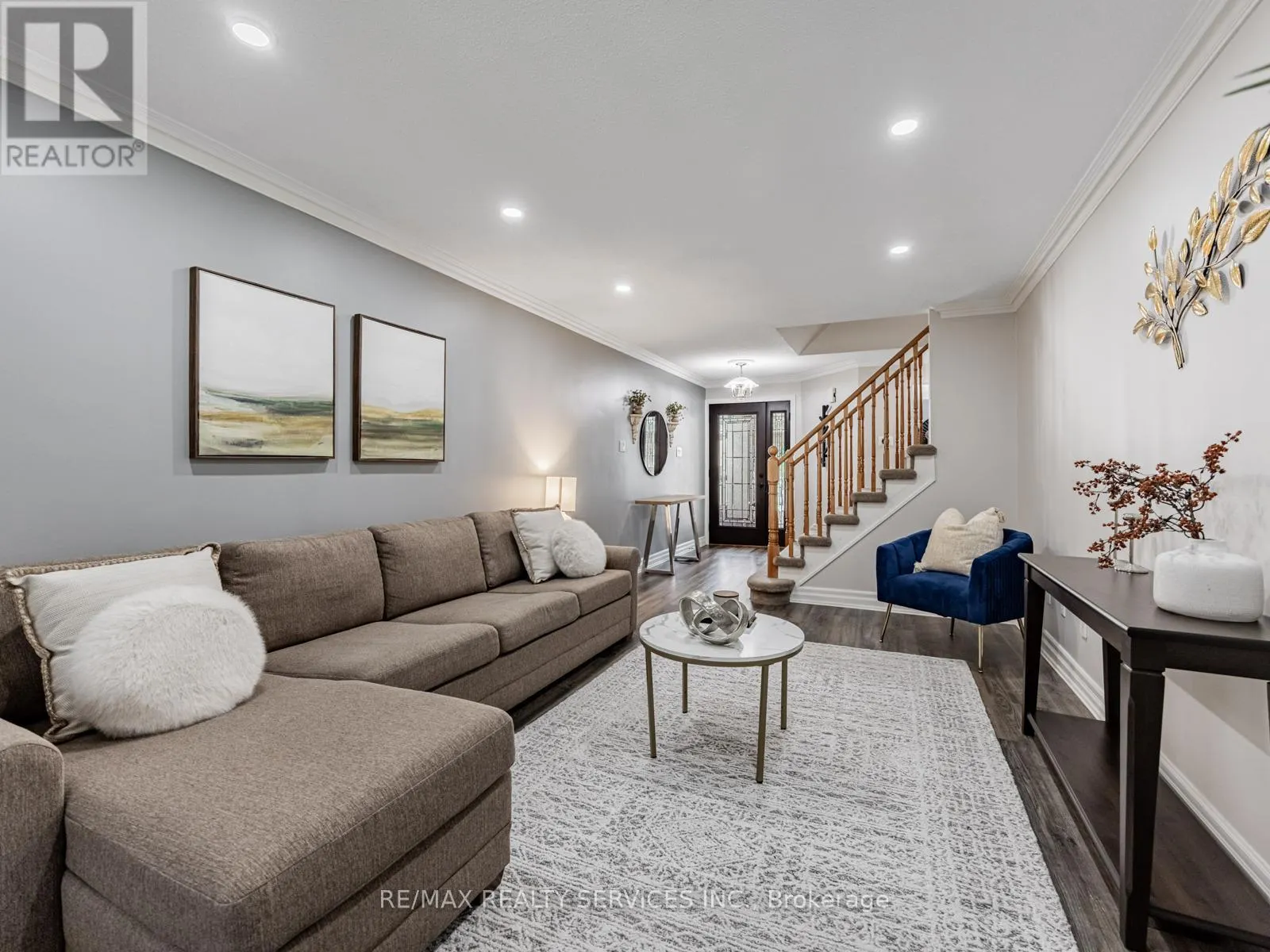 28 LACEWOOD CRESCENT