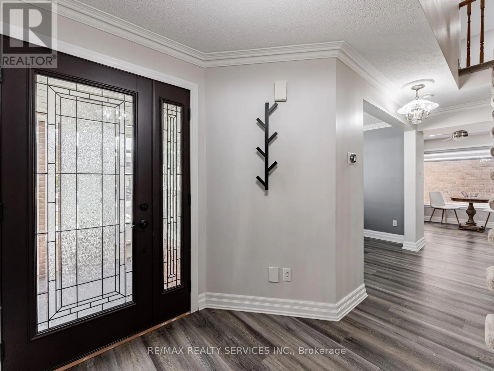 28 LACEWOOD CRESCENT