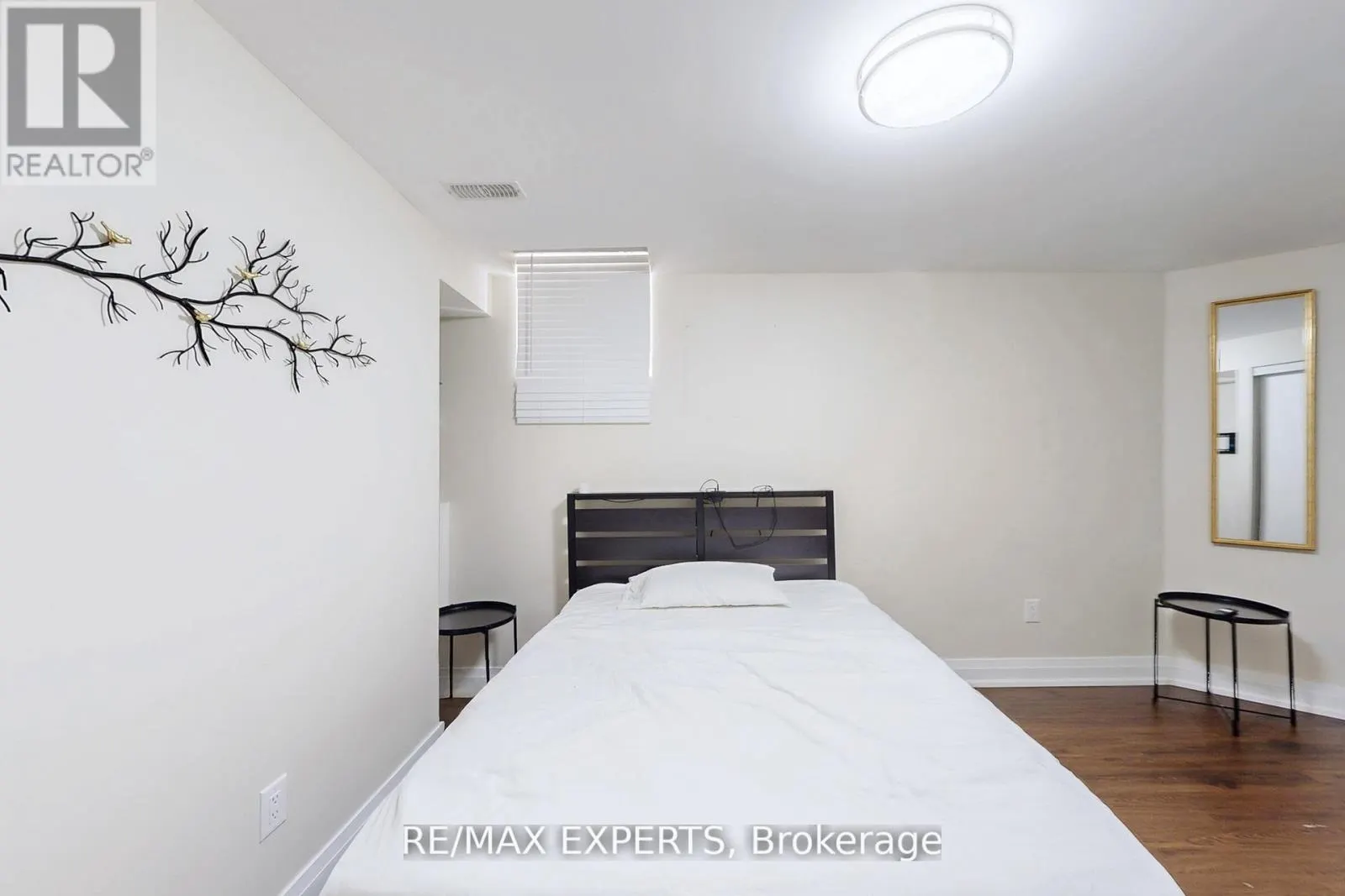 528 FAIRVIEW ROAD W
