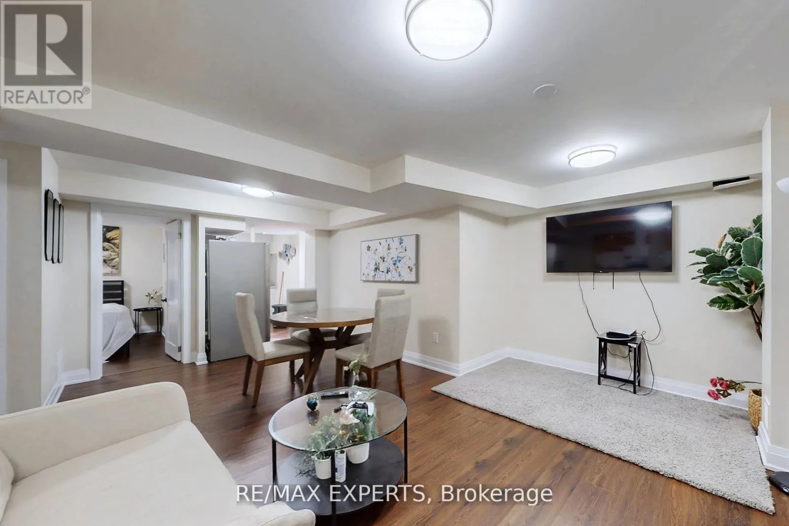 528 FAIRVIEW ROAD W