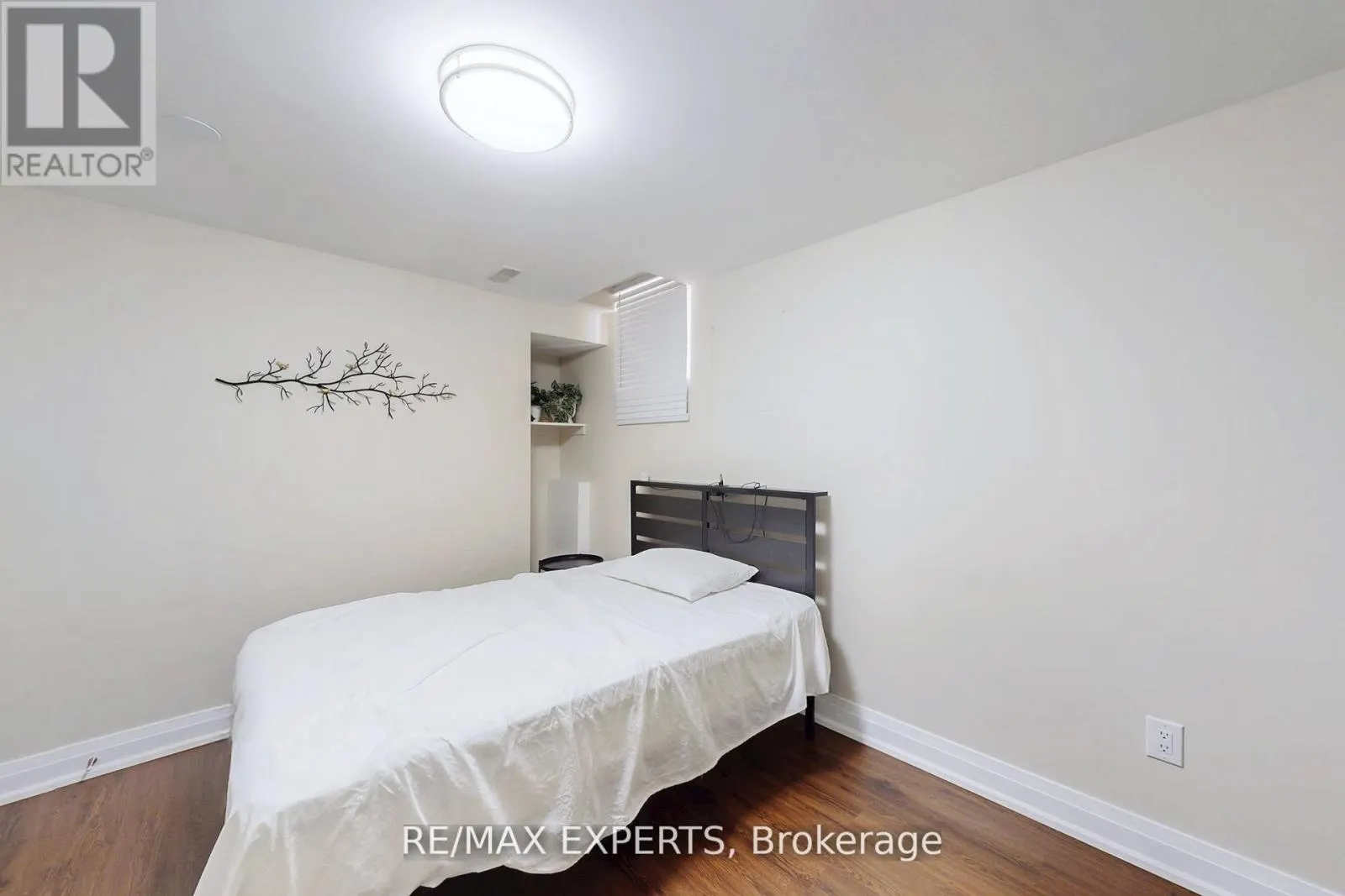 528 FAIRVIEW ROAD W