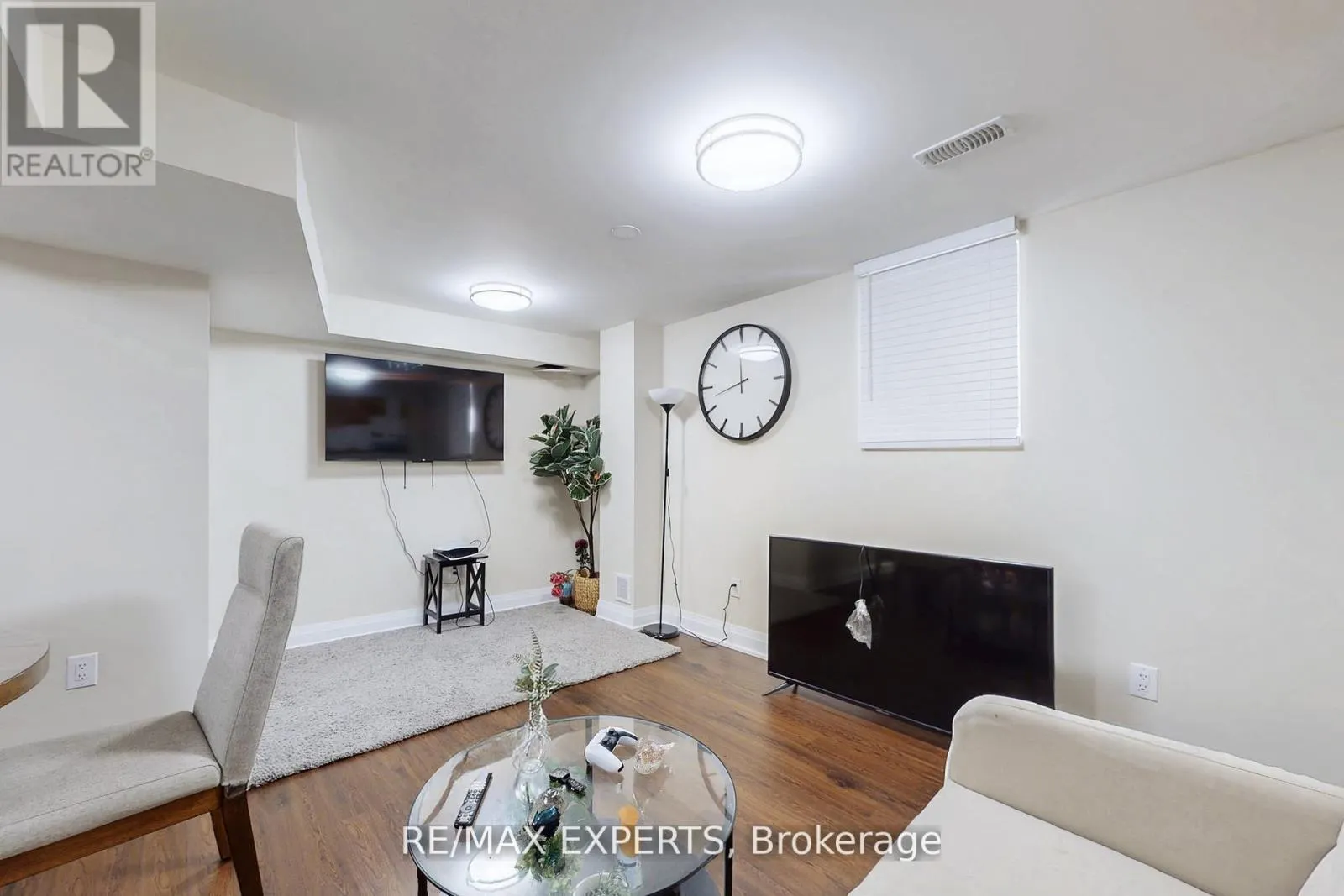 528 FAIRVIEW ROAD W