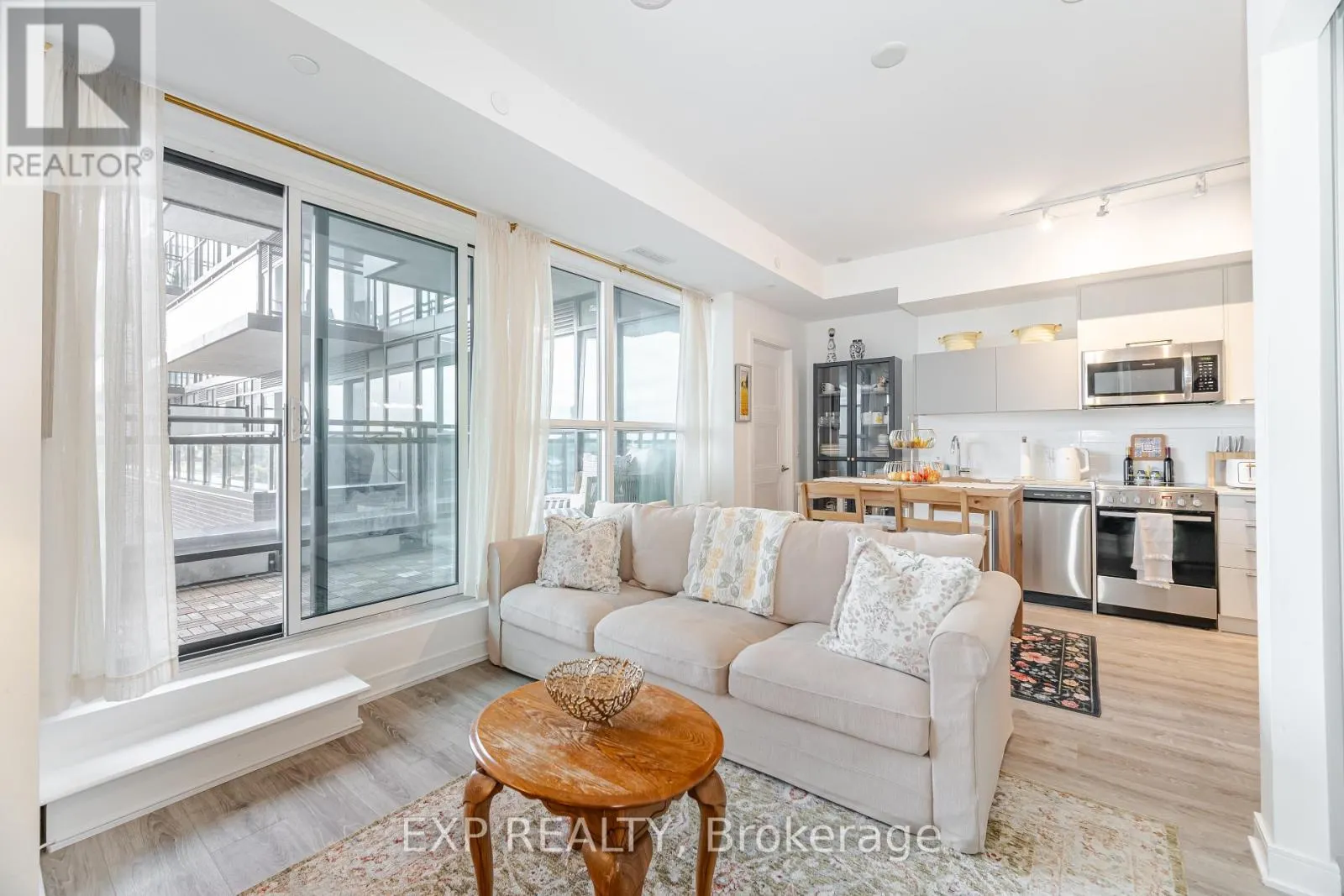 812 - 25 NEIGHBOURHOOD LANE
