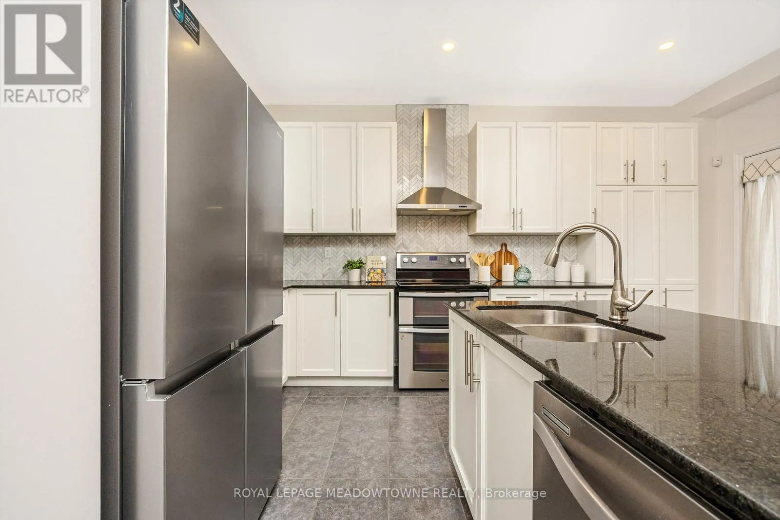 418 CEDAR HEDGE ROAD