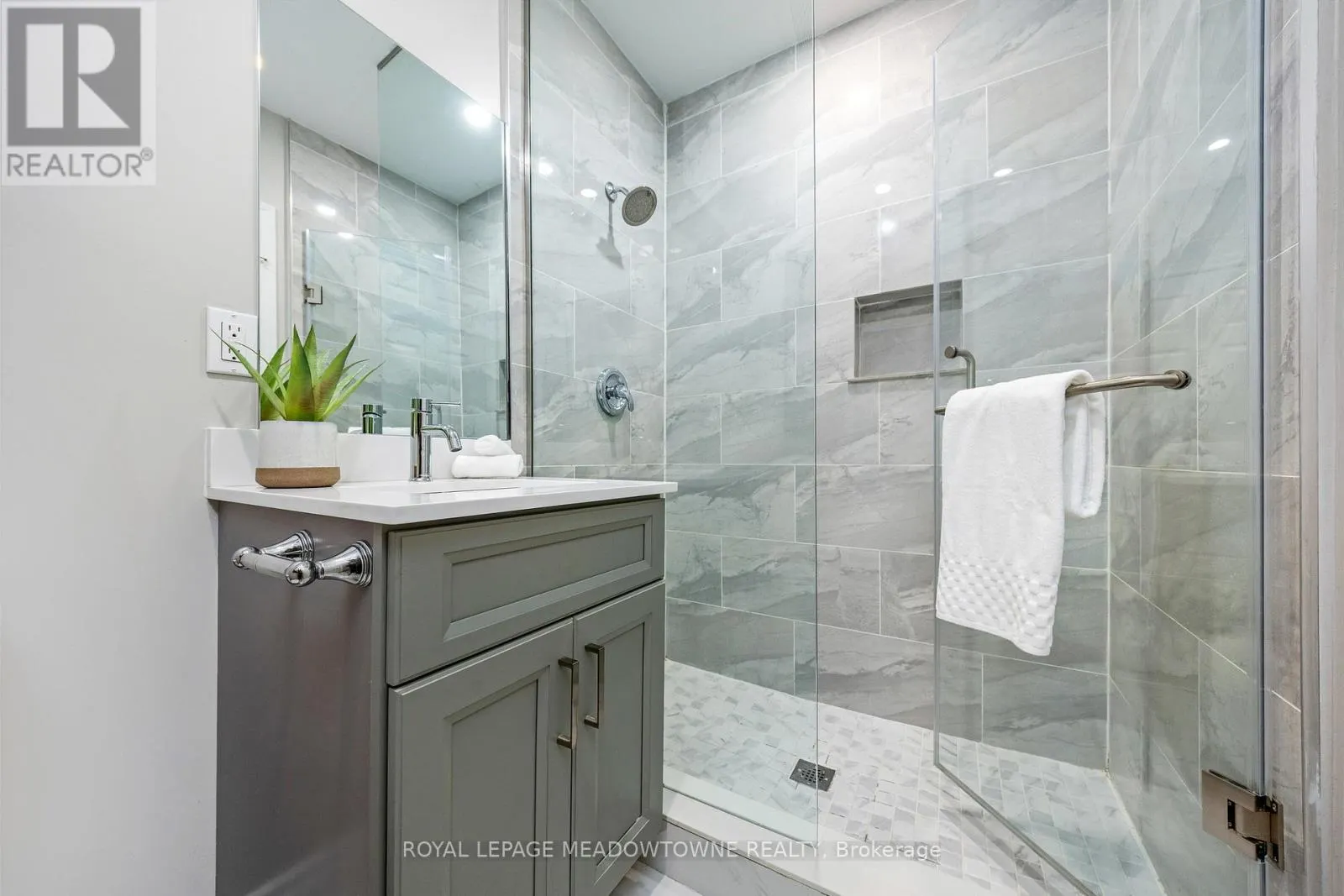 418 CEDAR HEDGE ROAD