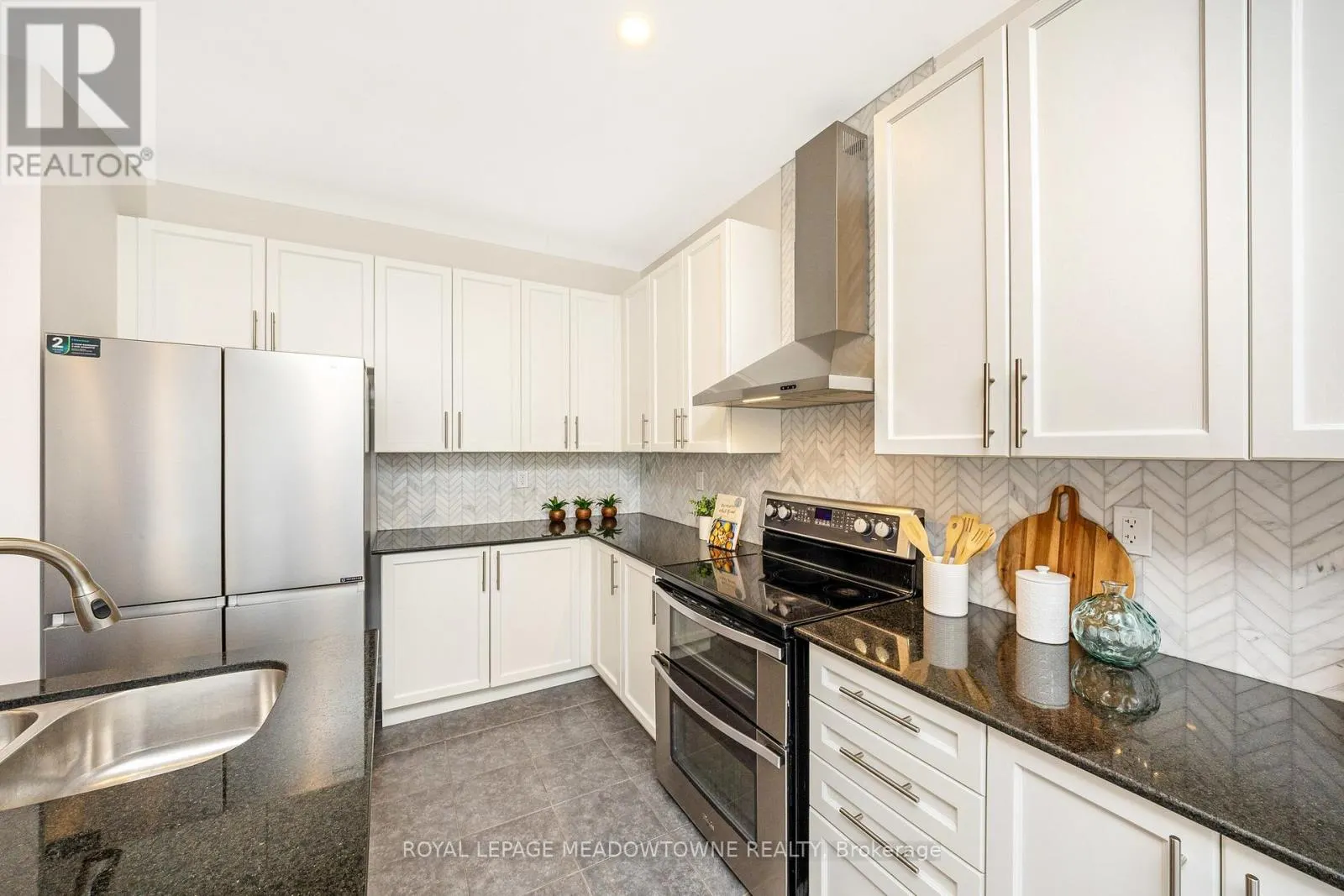 418 CEDAR HEDGE ROAD