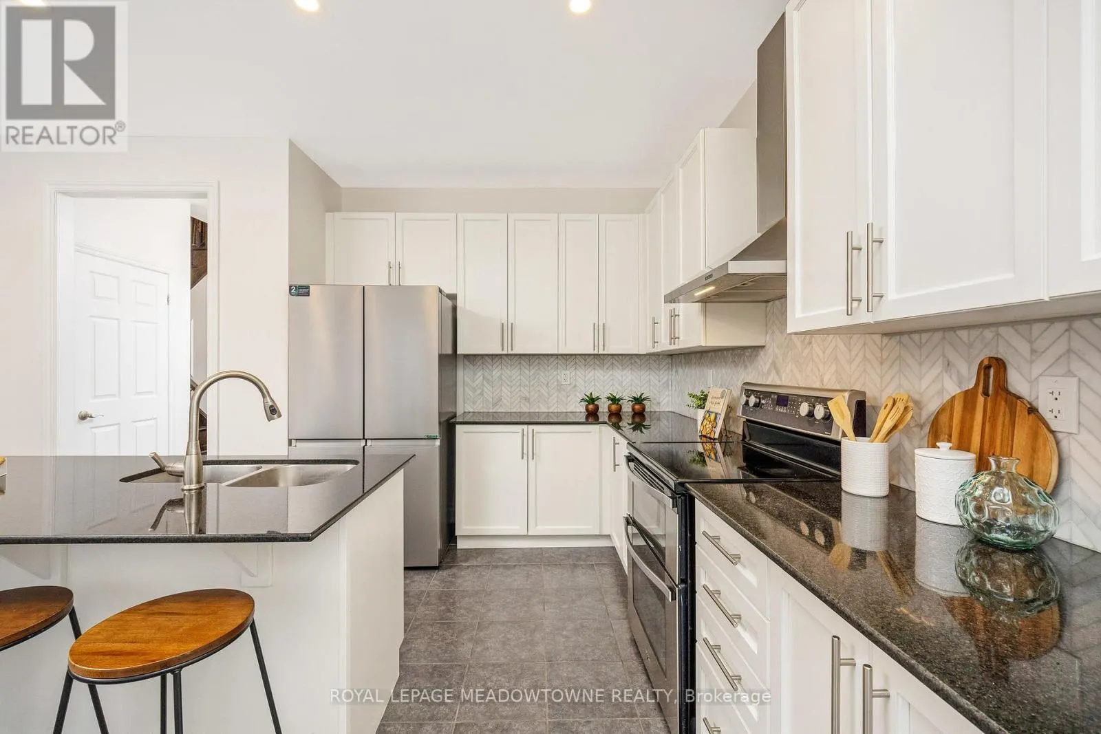 418 CEDAR HEDGE ROAD