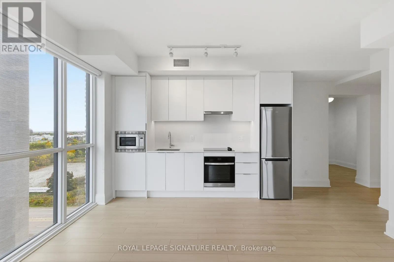 1009A - 3079 TRAFALGAR ROAD
