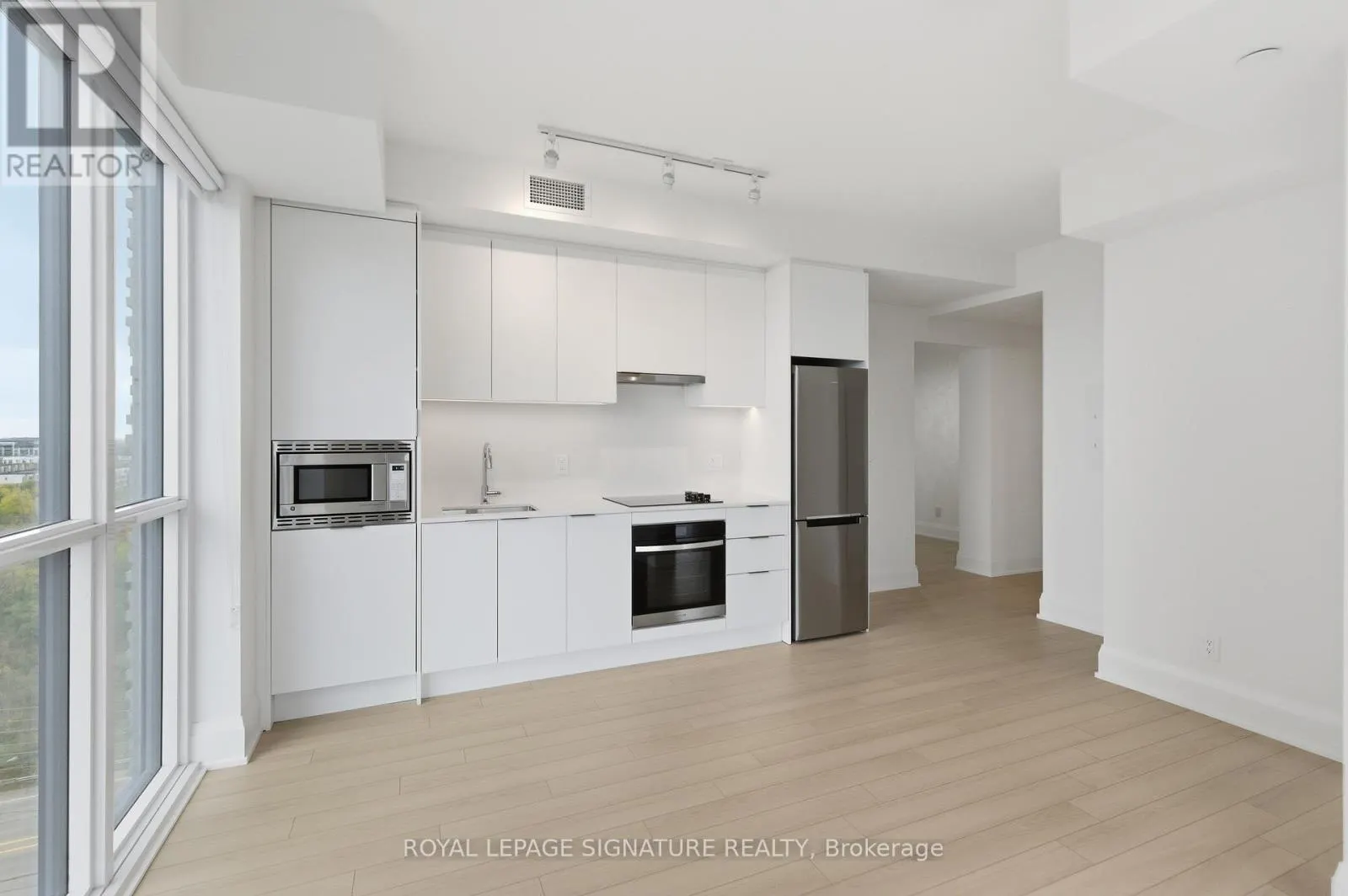 1009A - 3079 TRAFALGAR ROAD
