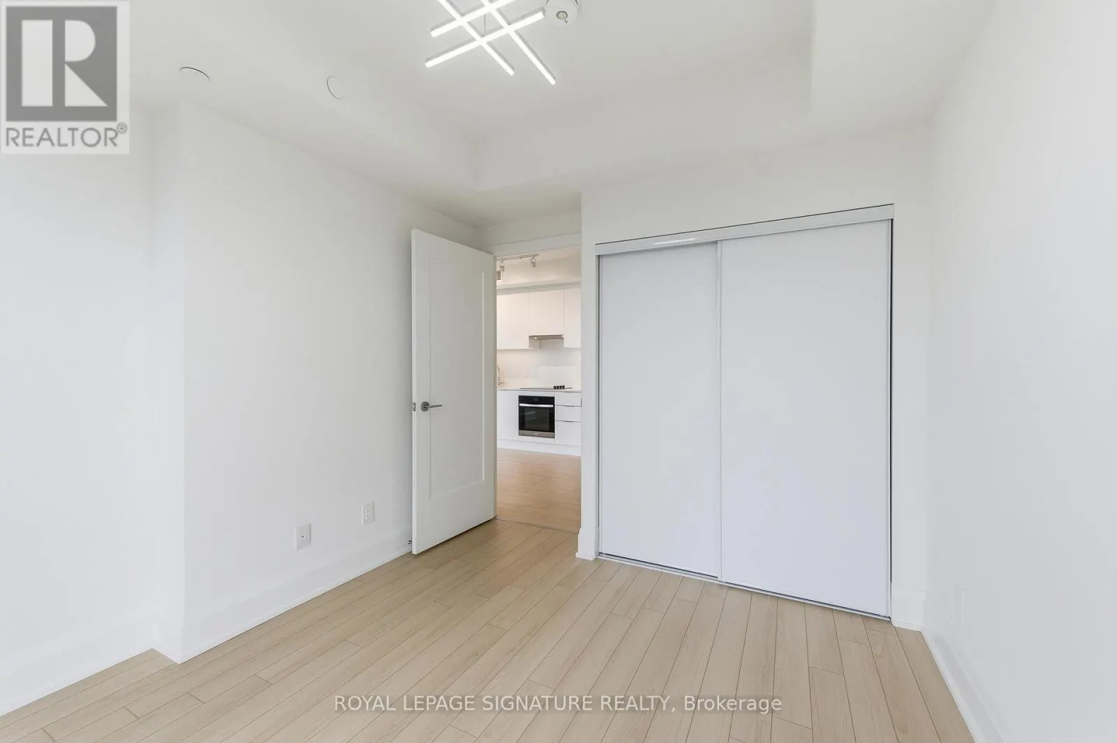 1009A - 3079 TRAFALGAR ROAD