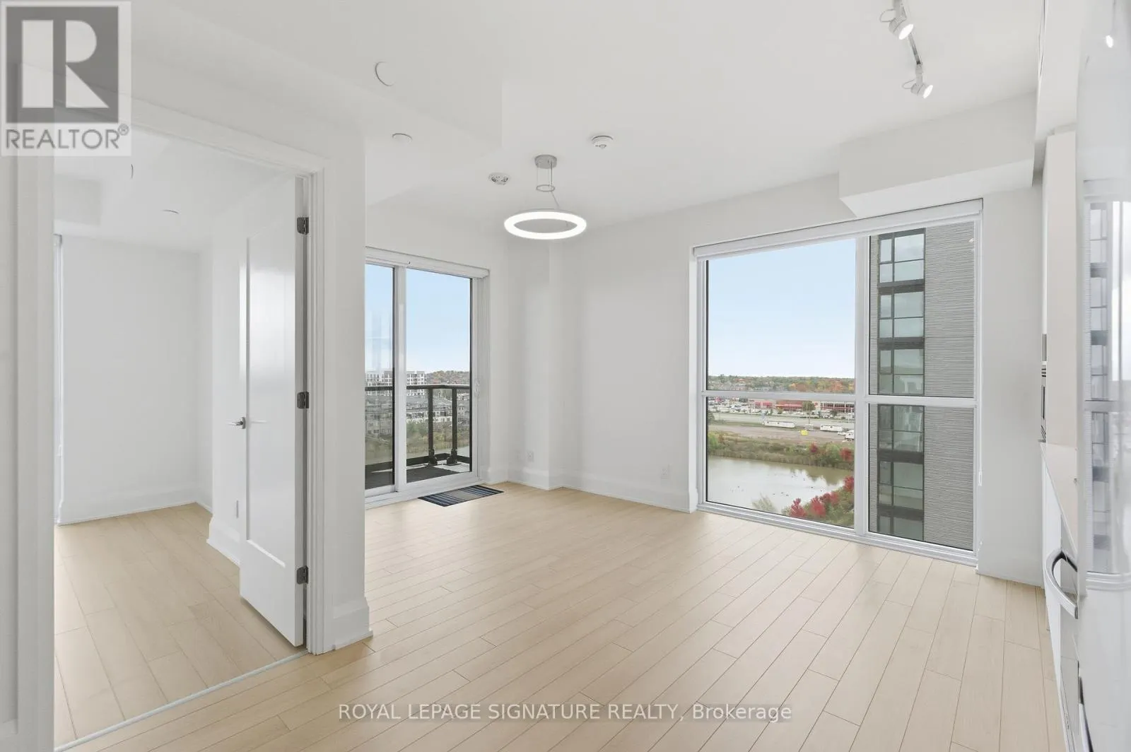 1009A - 3079 TRAFALGAR ROAD