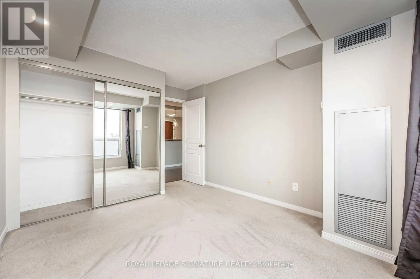 1013 - 2565 ERIN CENTRE BOULEVARD