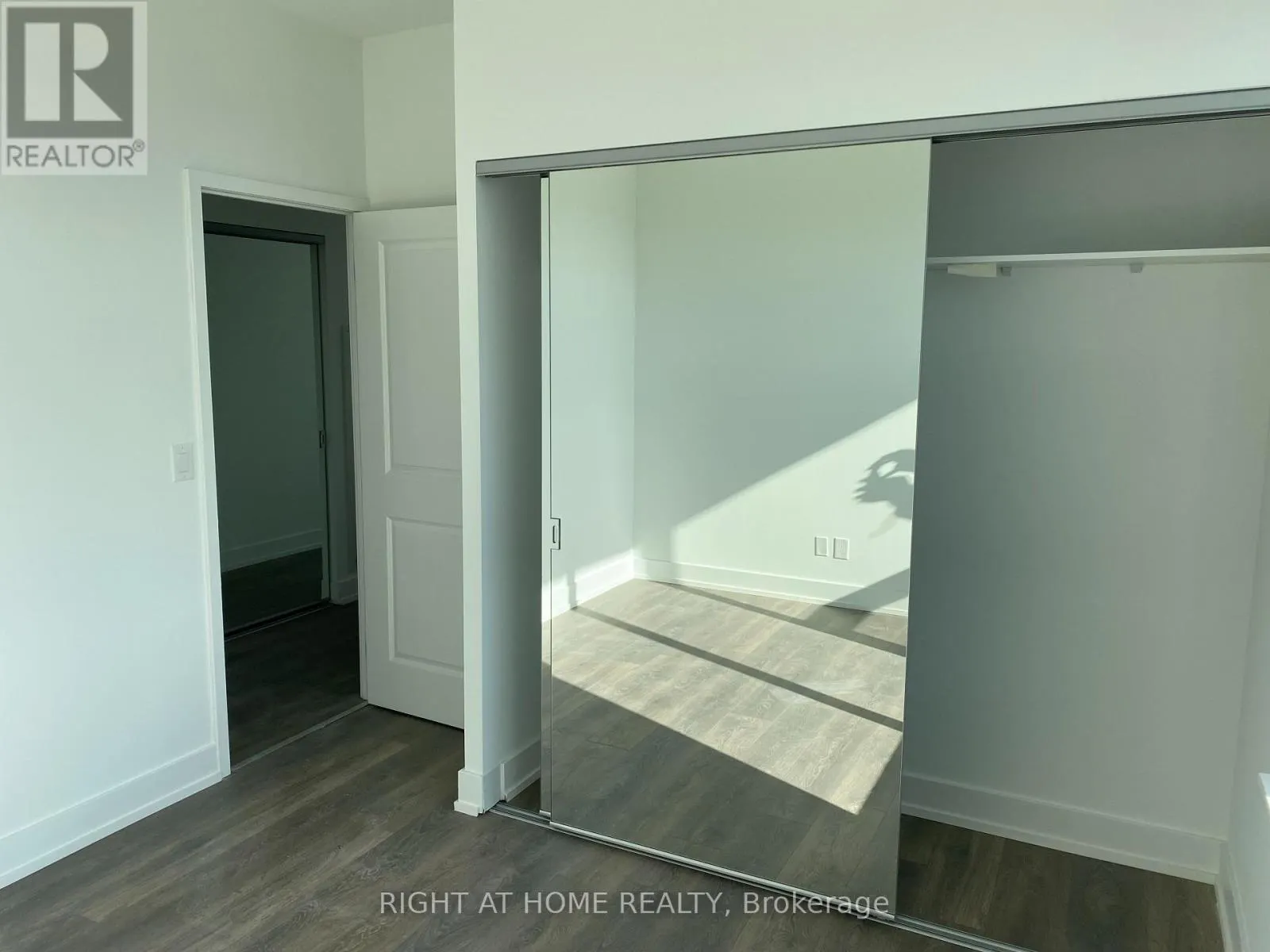 2503 - 297 OAK WALK DRIVE