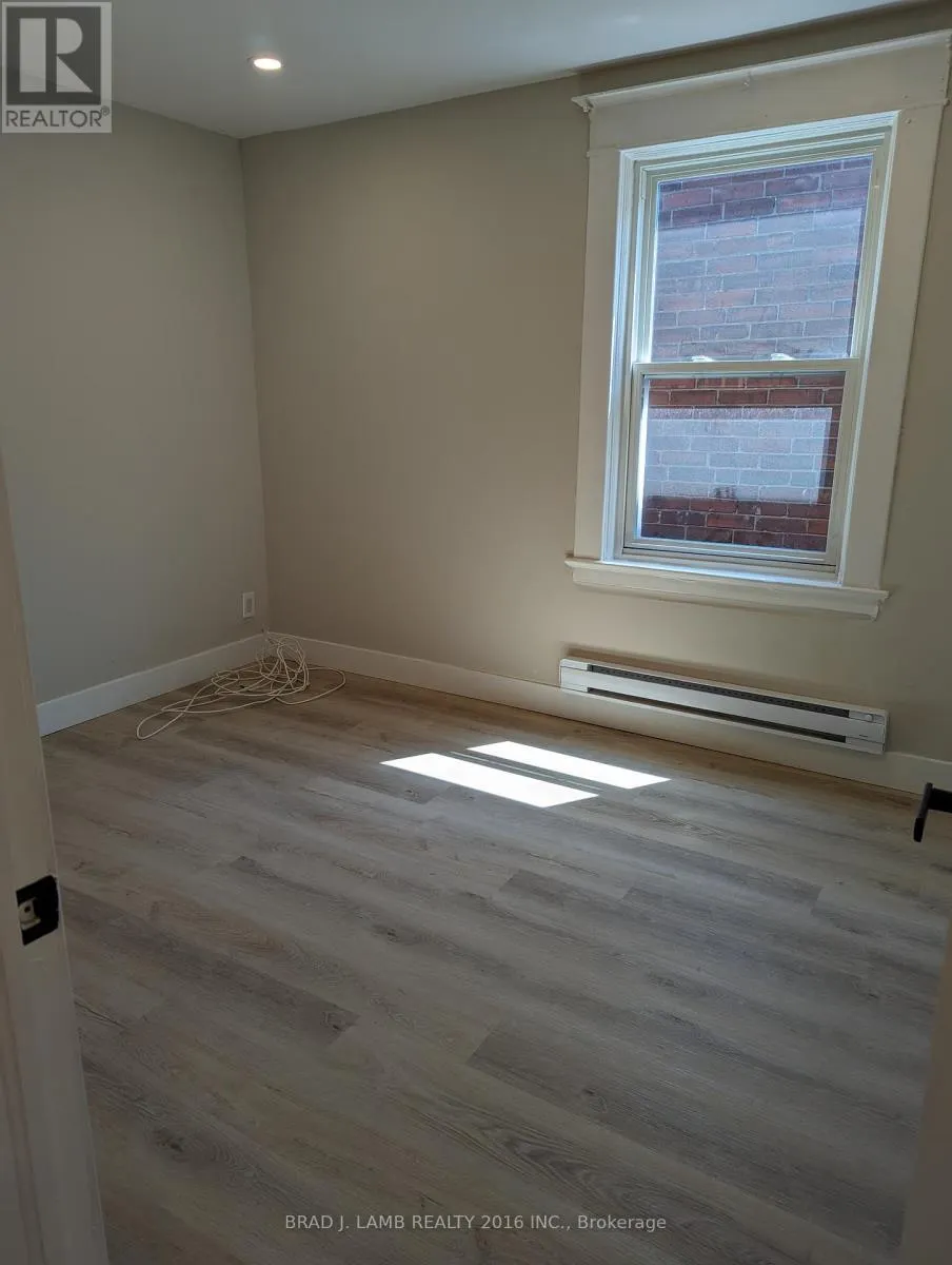 UPPER - 20 EARLSCOURT AVENUE