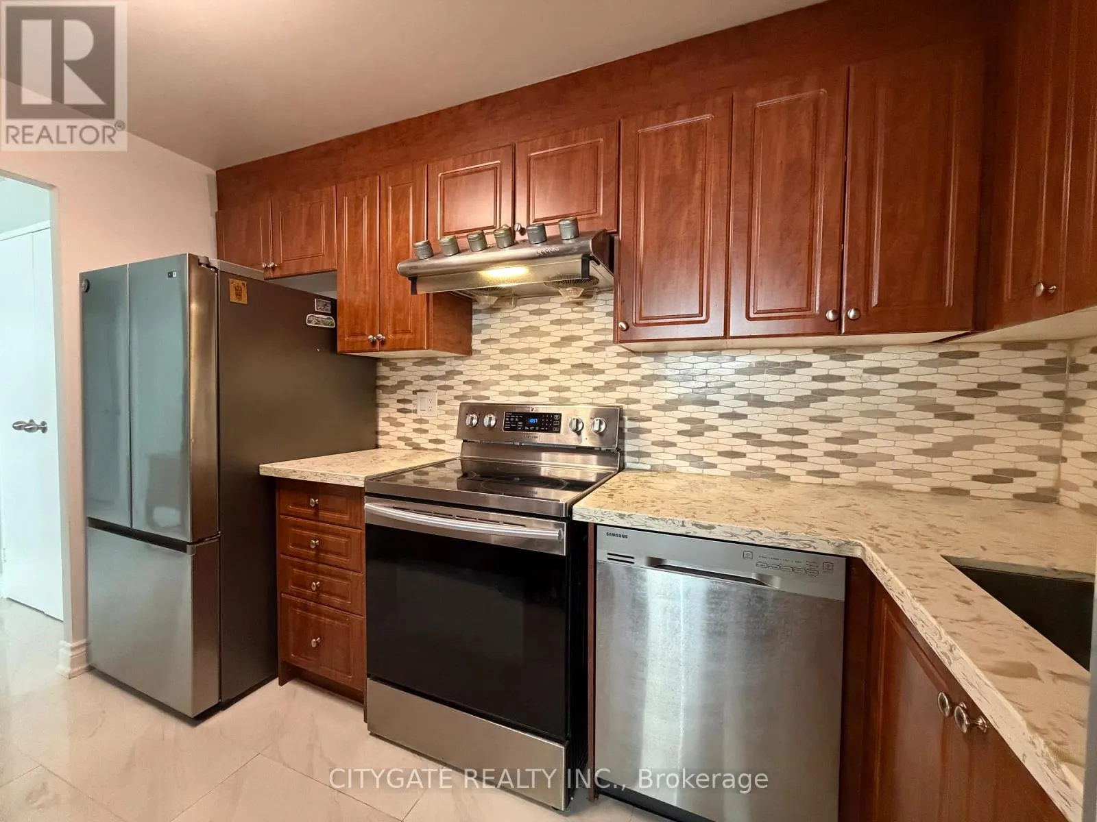 1412 - 3700 KANEFF CRESCENT