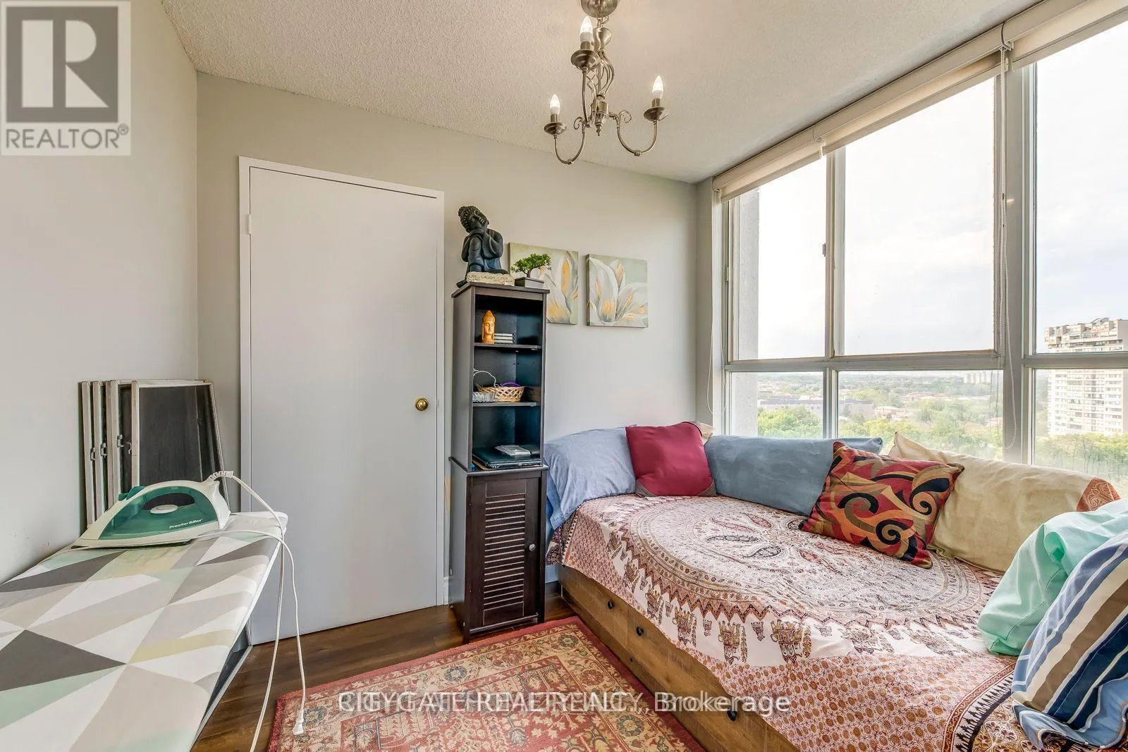 1412 - 3700 KANEFF CRESCENT
