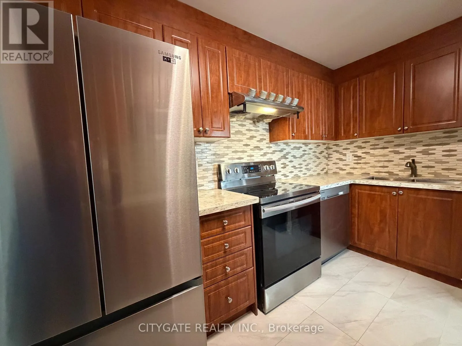 1412 - 3700 KANEFF CRESCENT