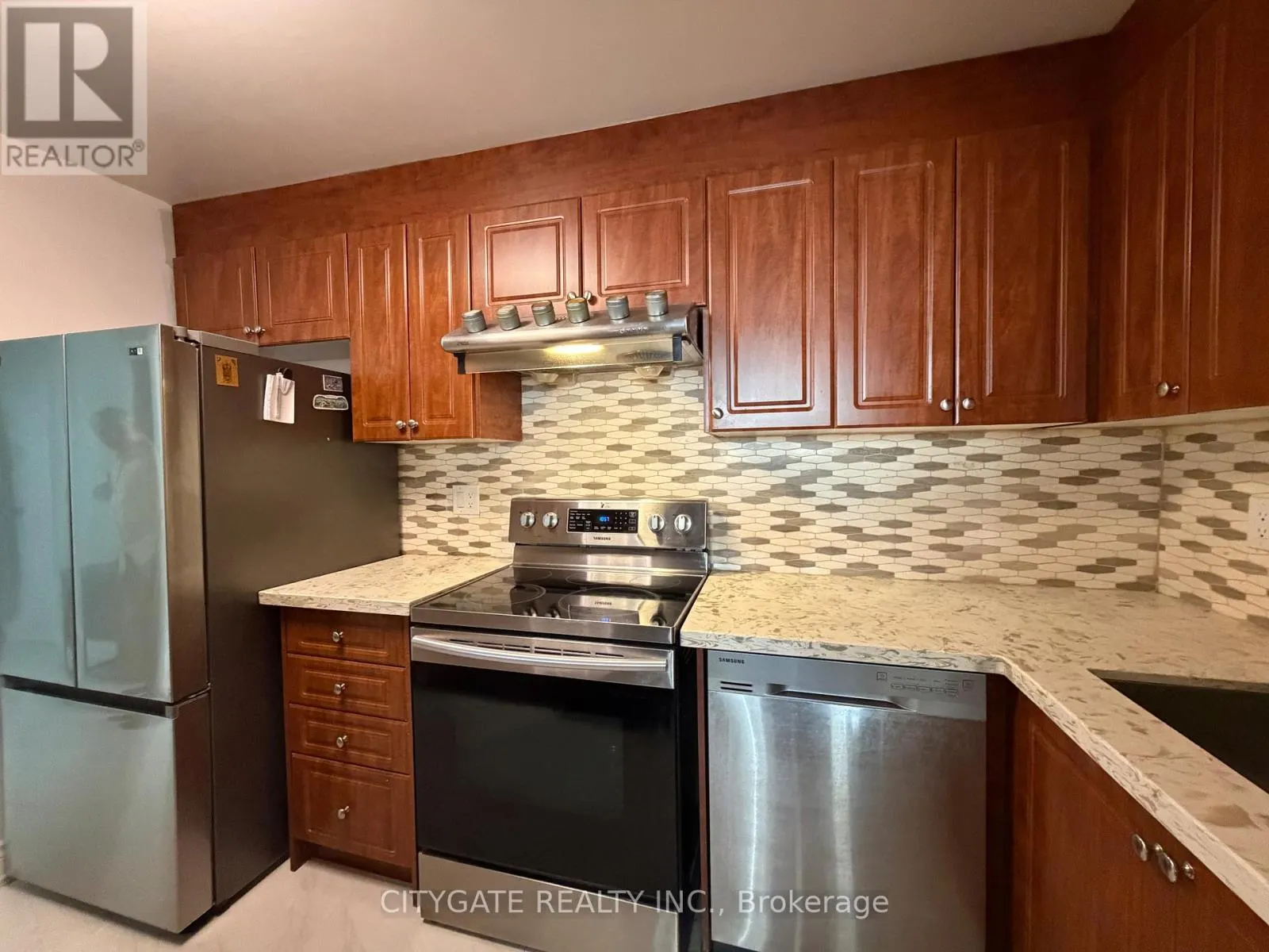 1412 - 3700 KANEFF CRESCENT