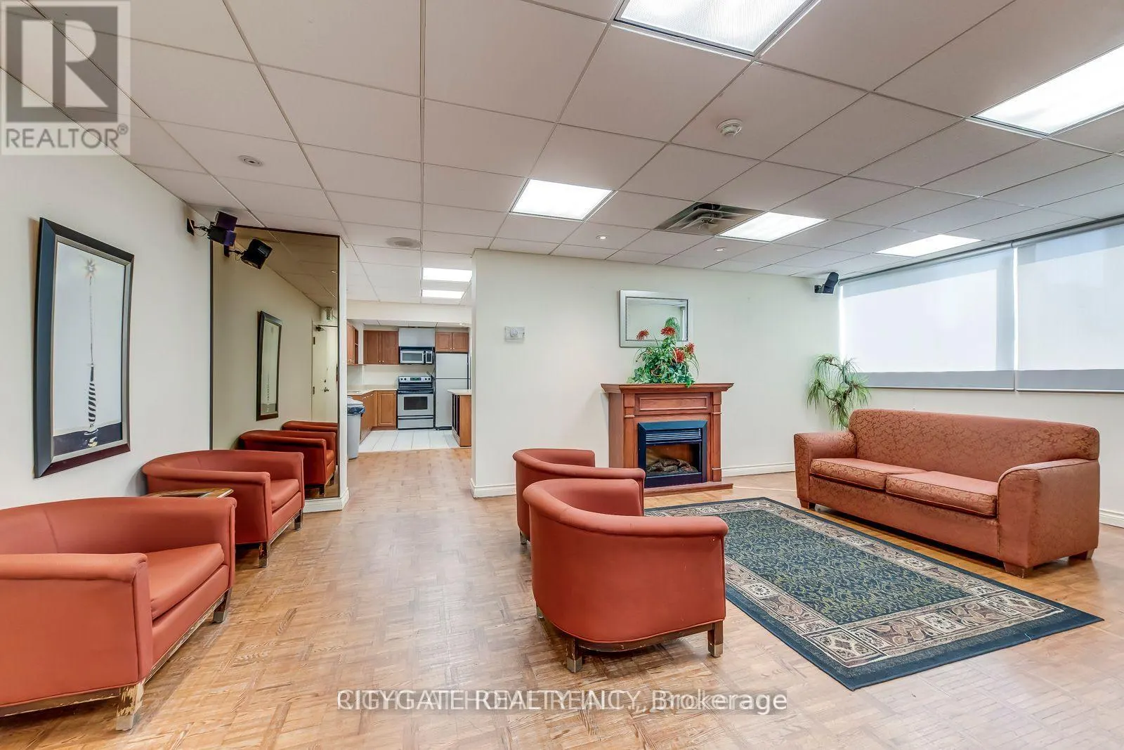 1412 - 3700 KANEFF CRESCENT