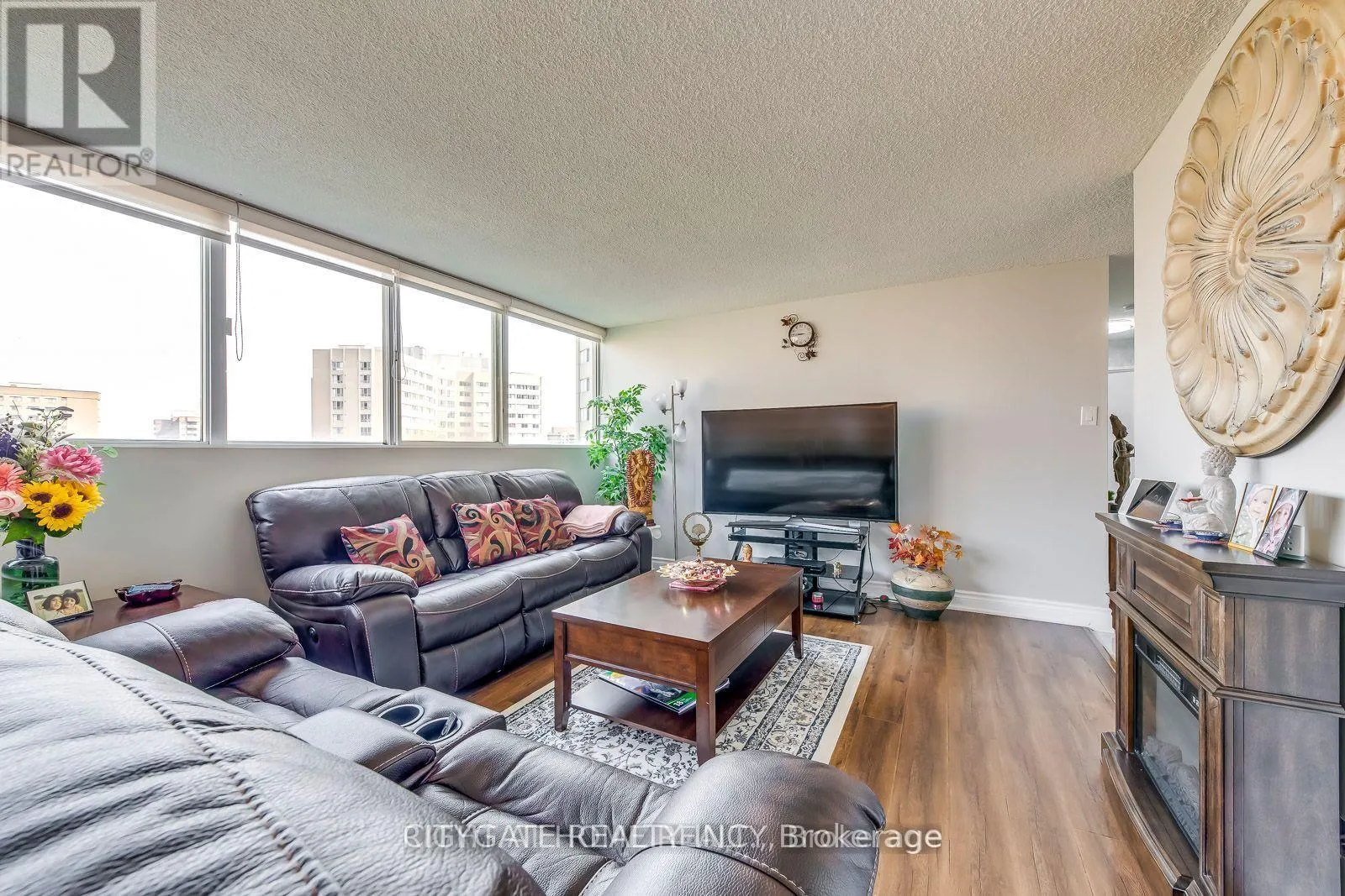 1412 - 3700 KANEFF CRESCENT